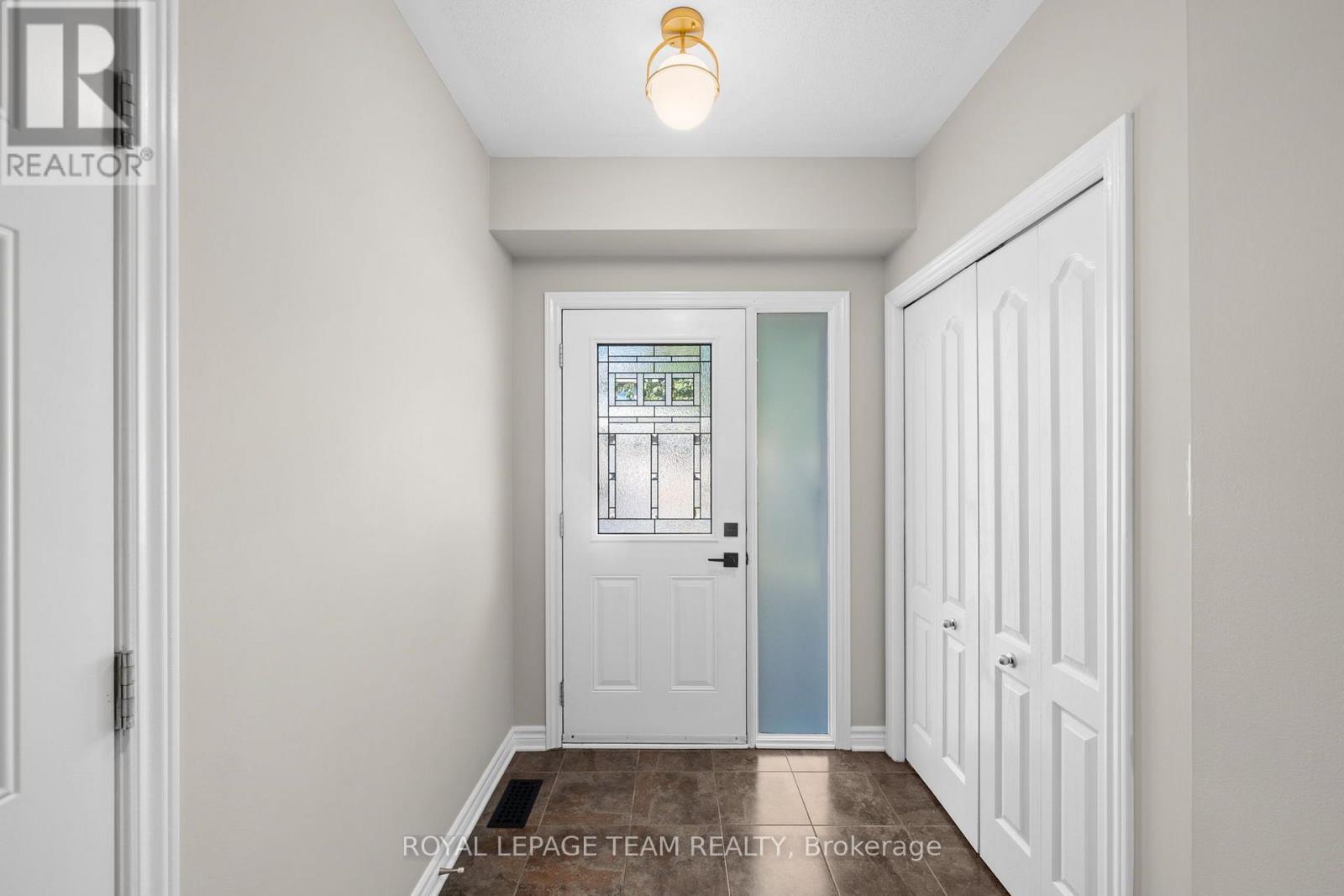 213 Tewsley Drive, Ottawa, Ontario  K1V 0V7 - Photo 5 - X13842786