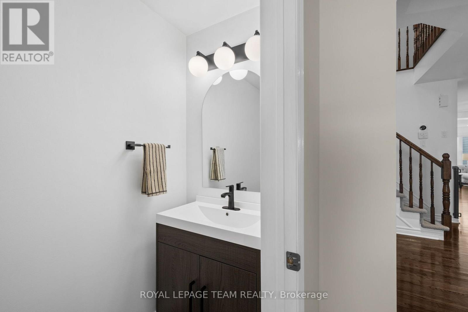 213 Tewsley Drive, Ottawa, Ontario  K1V 0V7 - Photo 6 - X13842786