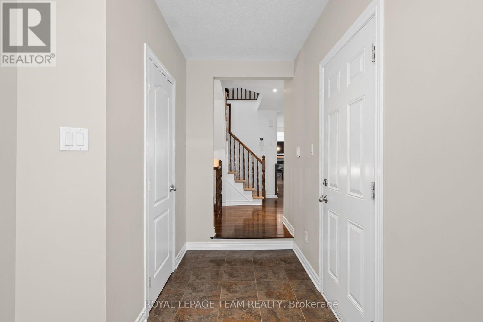 213 Tewsley Drive, Ottawa, Ontario  K1V 0V7 - Photo 7 - X13842786