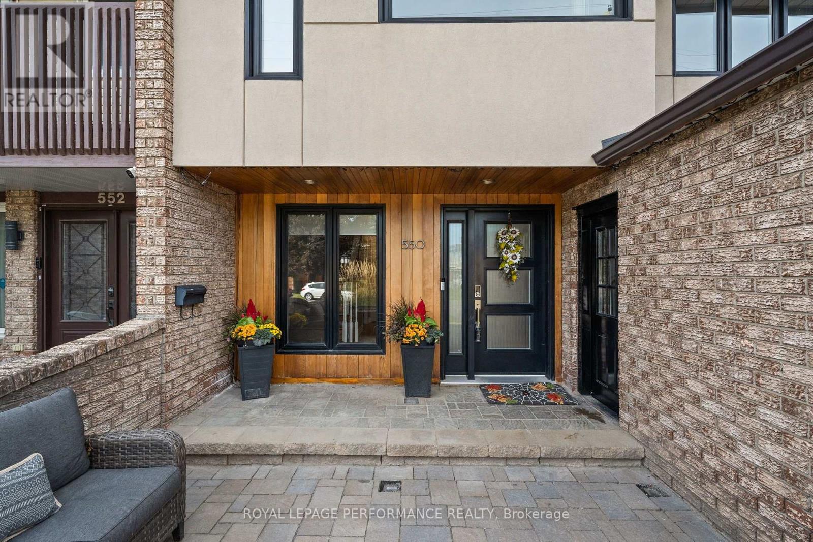 550 Foxview Place, Ottawa, Ontario  K1K 4C4 - Photo 2 - X13842816