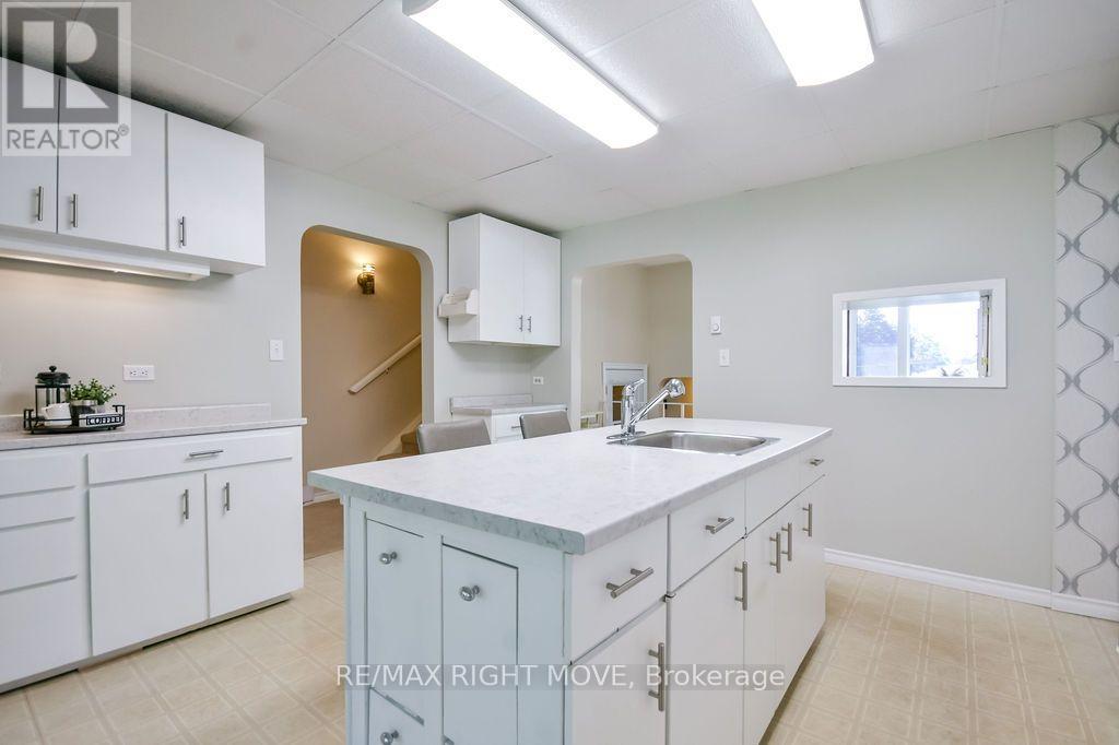 94 Fittons Road E, Orillia, Ontario L3V 2J5 - Photo 14 - S13842688