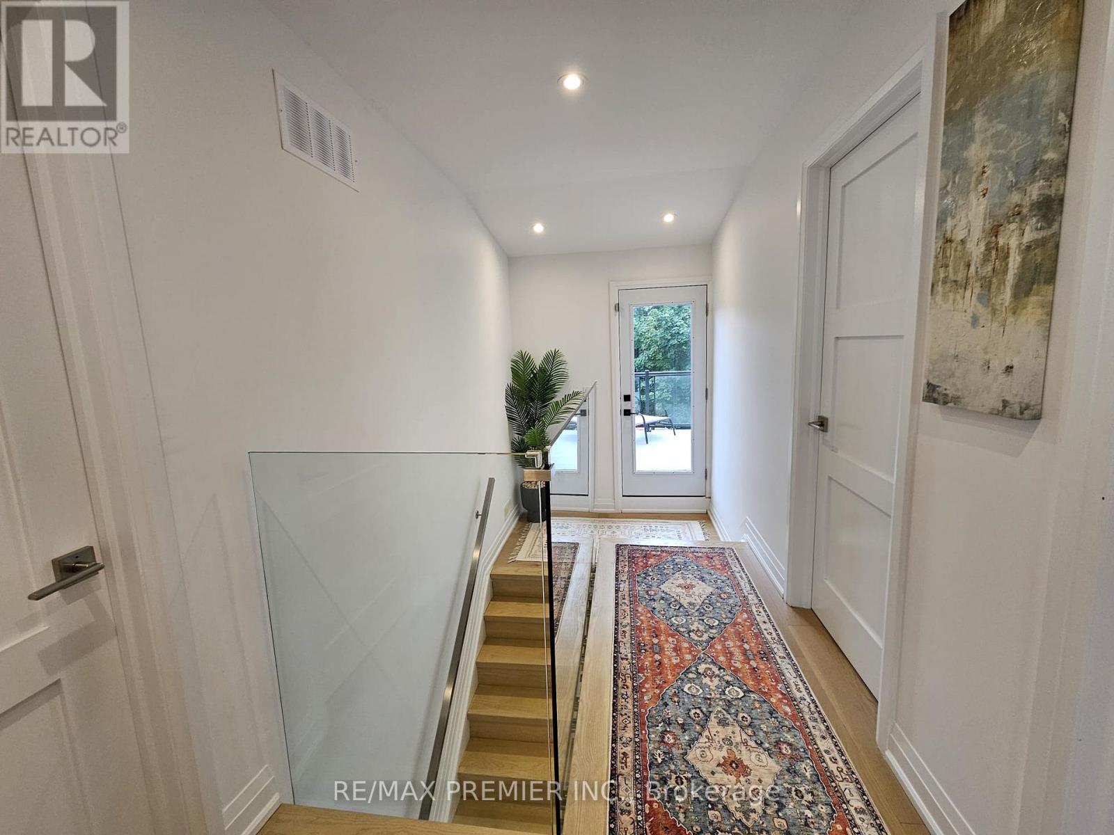 11 Edison Circle, Toronto (Maple Leaf), Ontario  M6L 2L3 - Photo 16 - W13842690