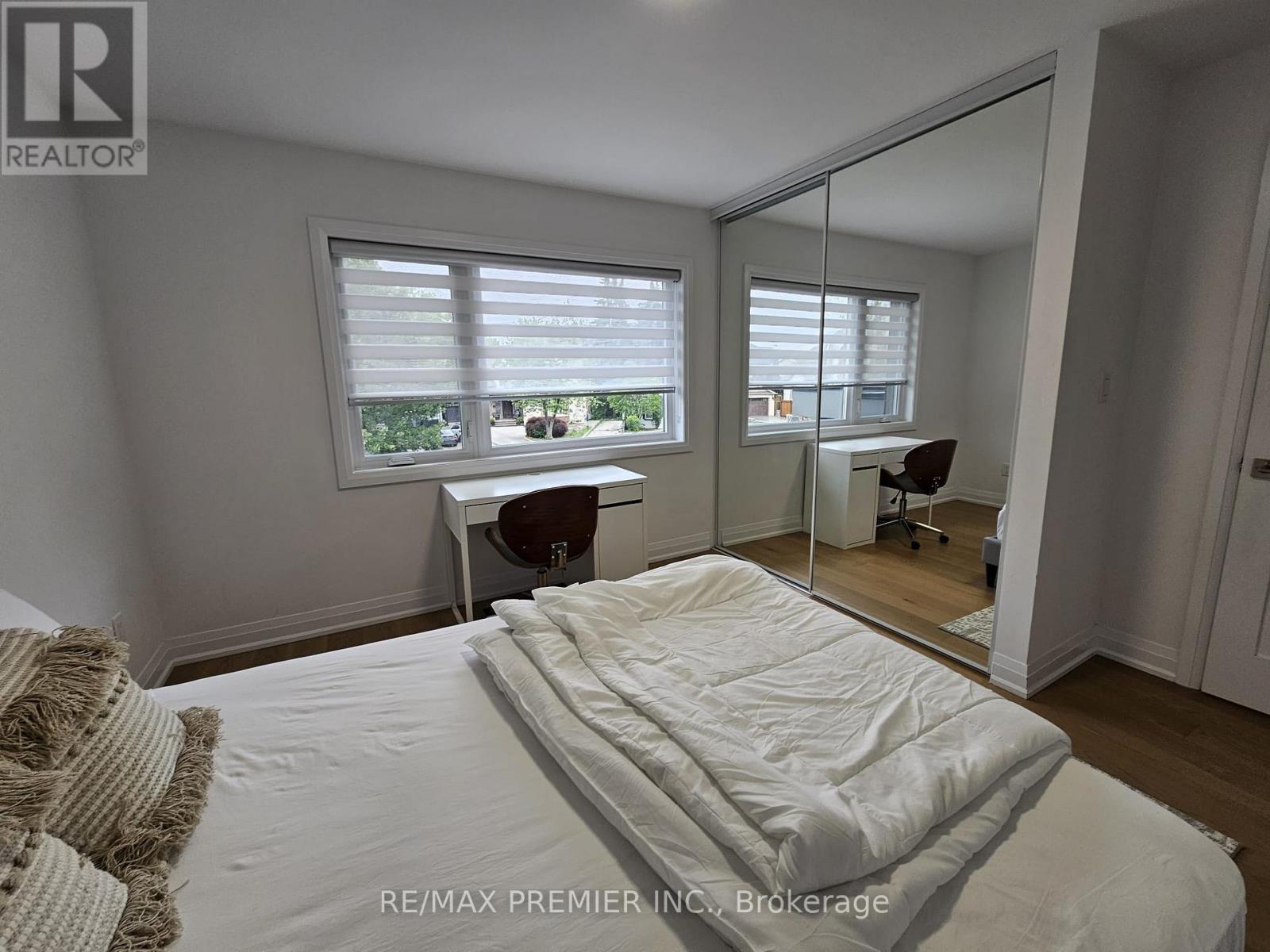 11 Edison Circle, Toronto (Maple Leaf), Ontario  M6L 2L3 - Photo 23 - W13842690