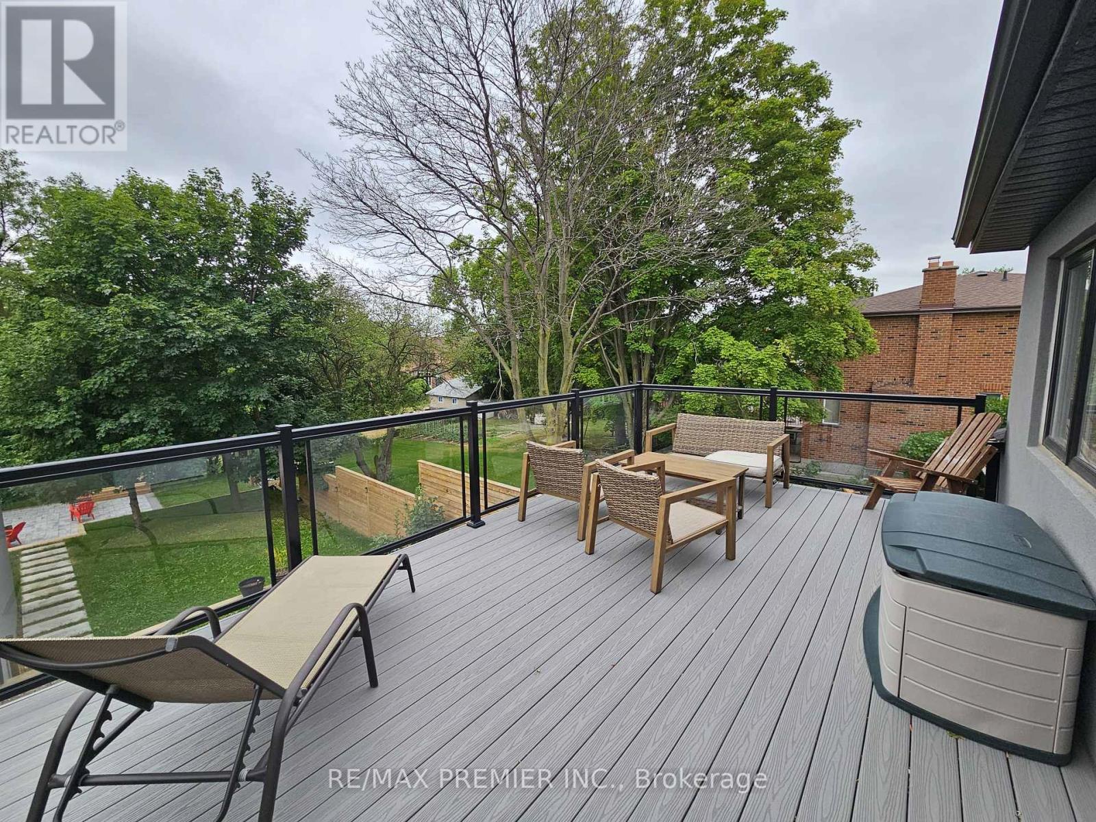 11 Edison Circle, Toronto (Maple Leaf), Ontario  M6L 2L3 - Photo 26 - W13842690