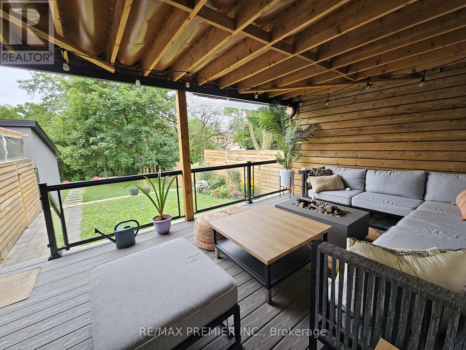 11 Edison Circle, Toronto (Maple Leaf), Ontario  M6L 2L3 - Photo 27 - W13842690
