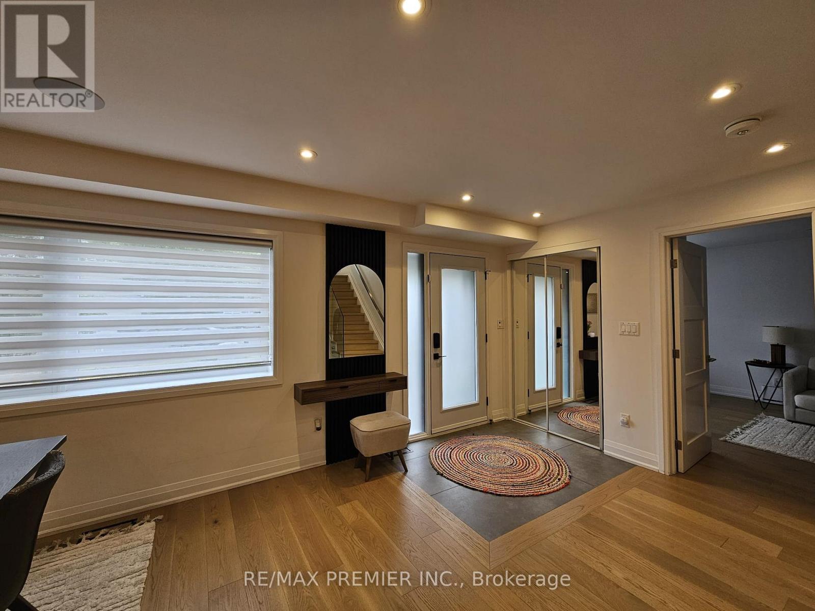 11 Edison Circle, Toronto (Maple Leaf), Ontario  M6L 2L3 - Photo 4 - W13842690