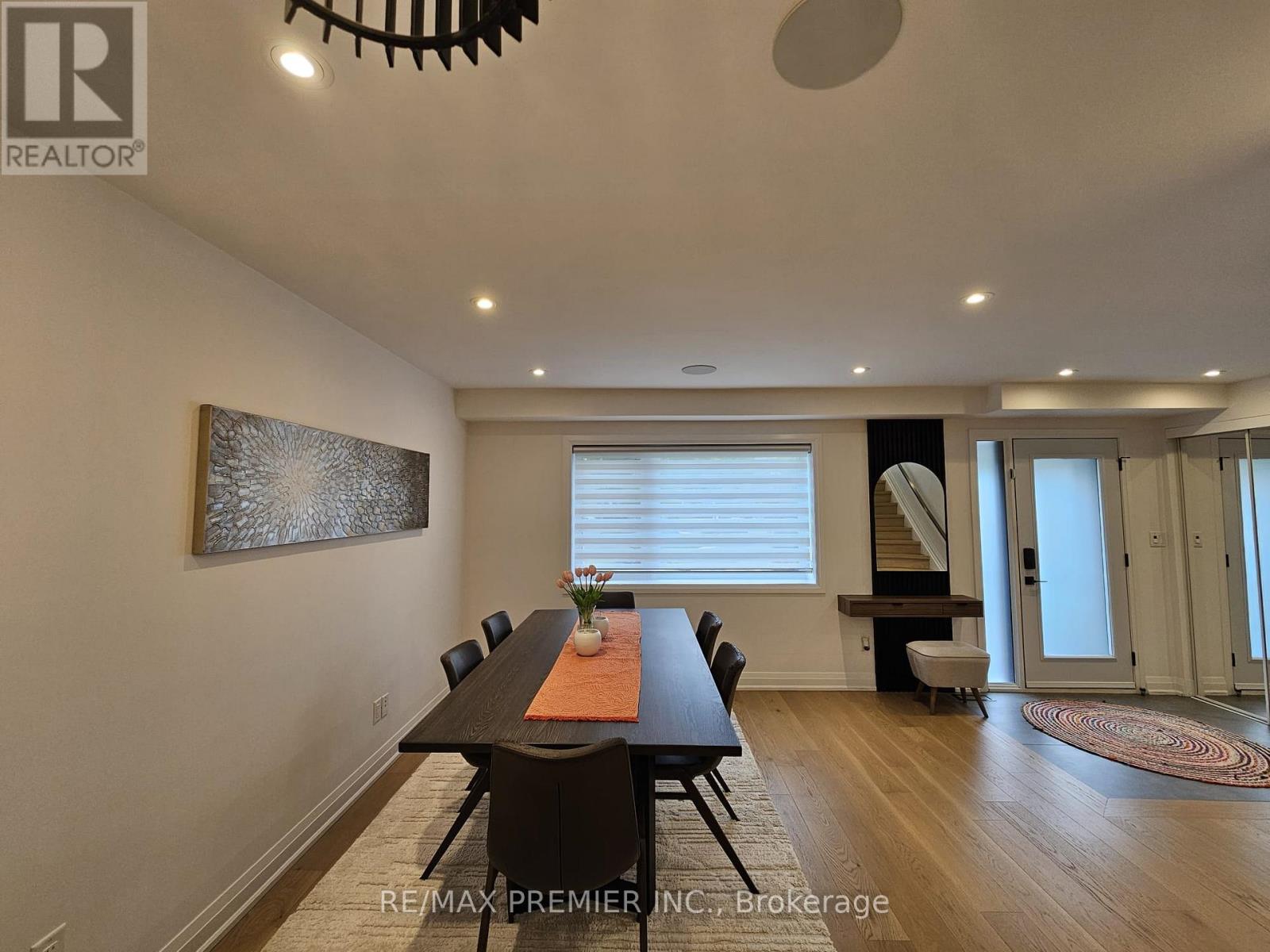 11 Edison Circle, Toronto (Maple Leaf), Ontario  M6L 2L3 - Photo 5 - W13842690