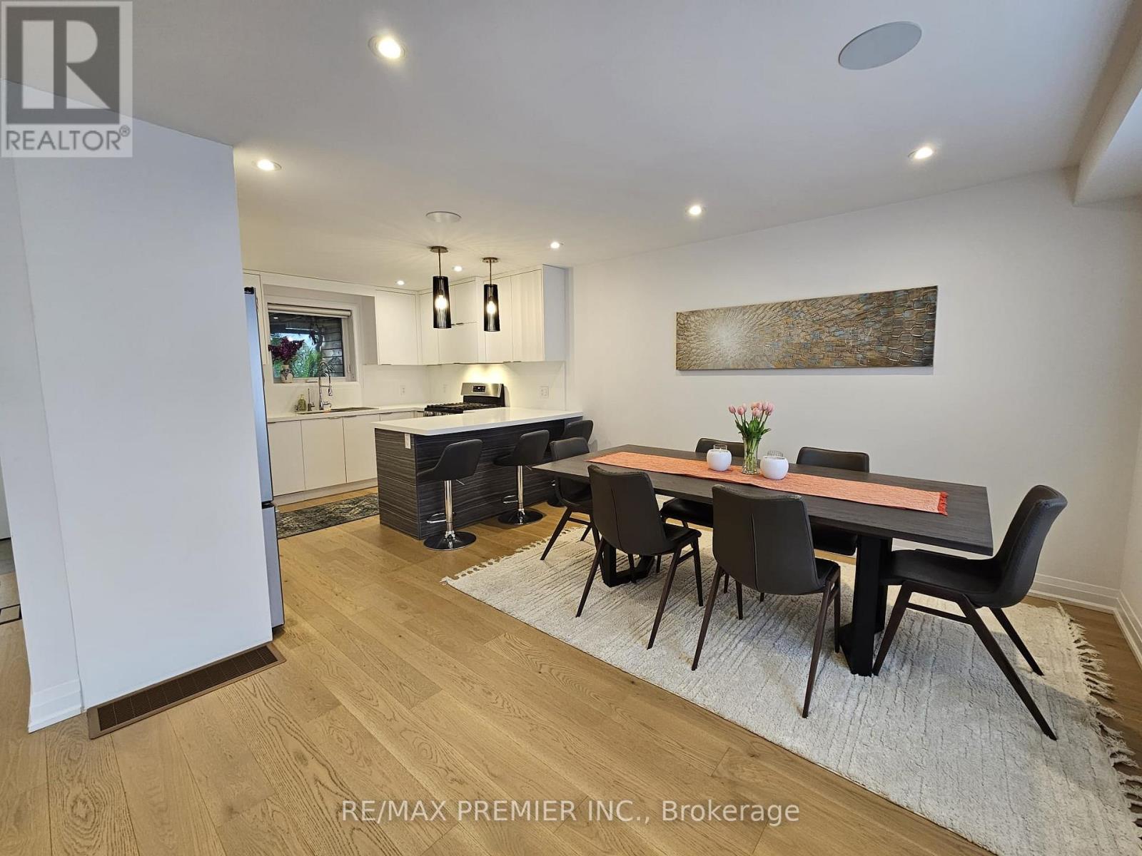 11 Edison Circle, Toronto (Maple Leaf), Ontario  M6L 2L3 - Photo 7 - W13842690