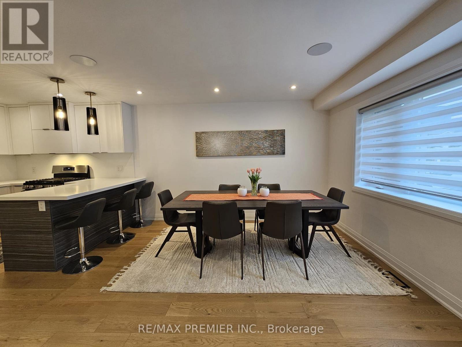 11 Edison Circle, Toronto (Maple Leaf), Ontario  M6L 2L3 - Photo 8 - W13842690