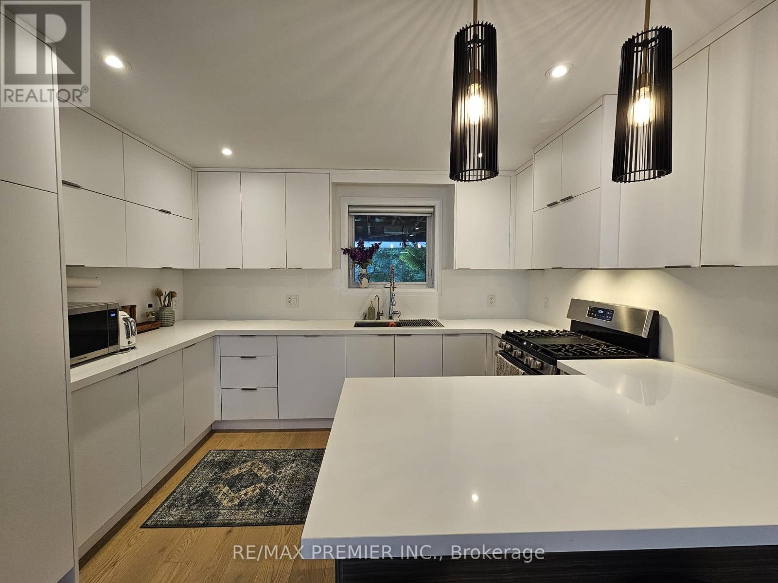 11 Edison Circle, Toronto (Maple Leaf), Ontario  M6L 2L3 - Photo 9 - W13842690
