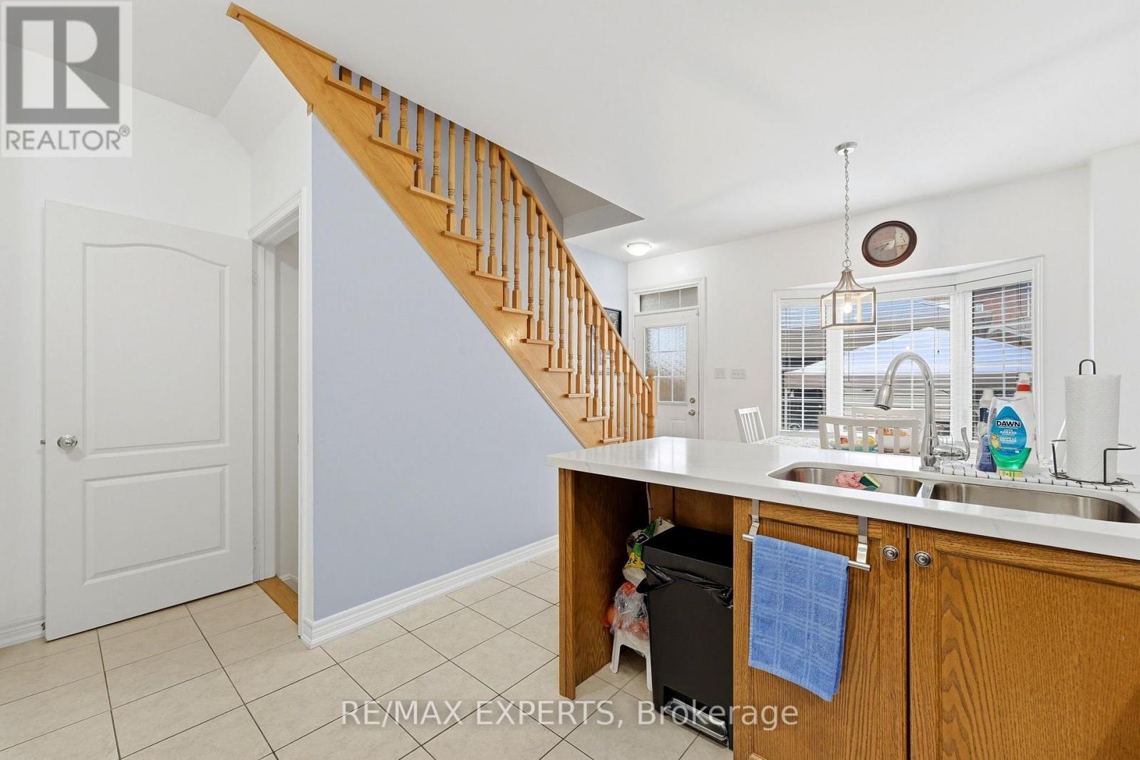 5 Parrotta Drive, Toronto (Humberlea-Pelmo Park), Ontario  M9M 0B4 - Photo 11 - W13842714