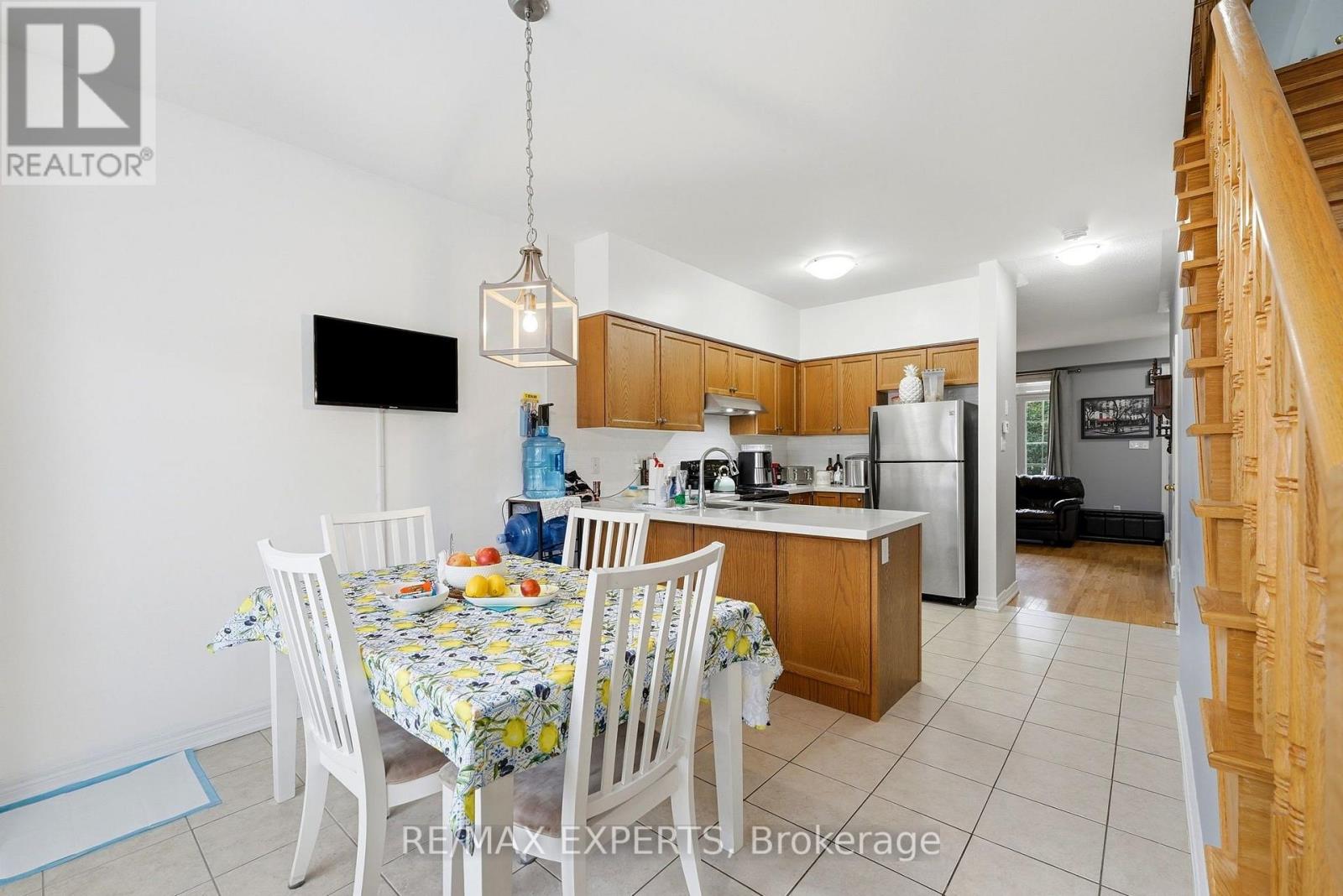 5 Parrotta Drive, Toronto (Humberlea-Pelmo Park), Ontario  M9M 0B4 - Photo 12 - W13842714