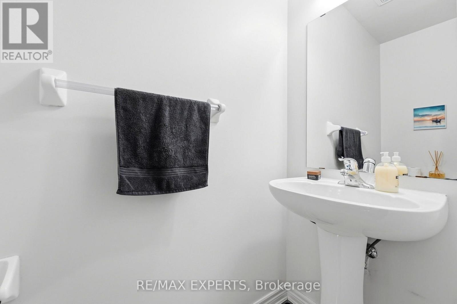 5 Parrotta Drive, Toronto (Humberlea-Pelmo Park), Ontario  M9M 0B4 - Photo 14 - W13842714