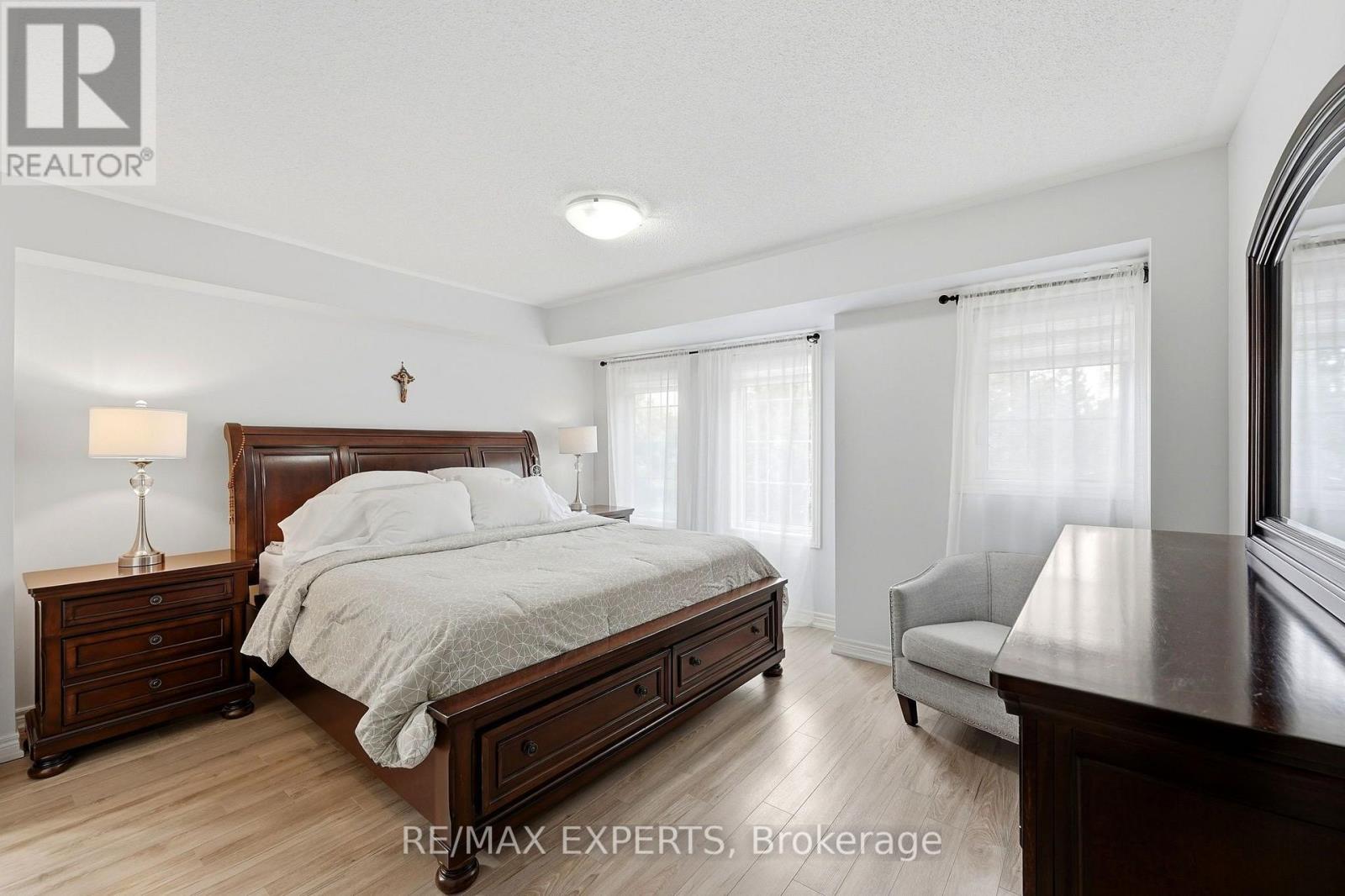 5 Parrotta Drive, Toronto (Humberlea-Pelmo Park), Ontario  M9M 0B4 - Photo 15 - W13842714