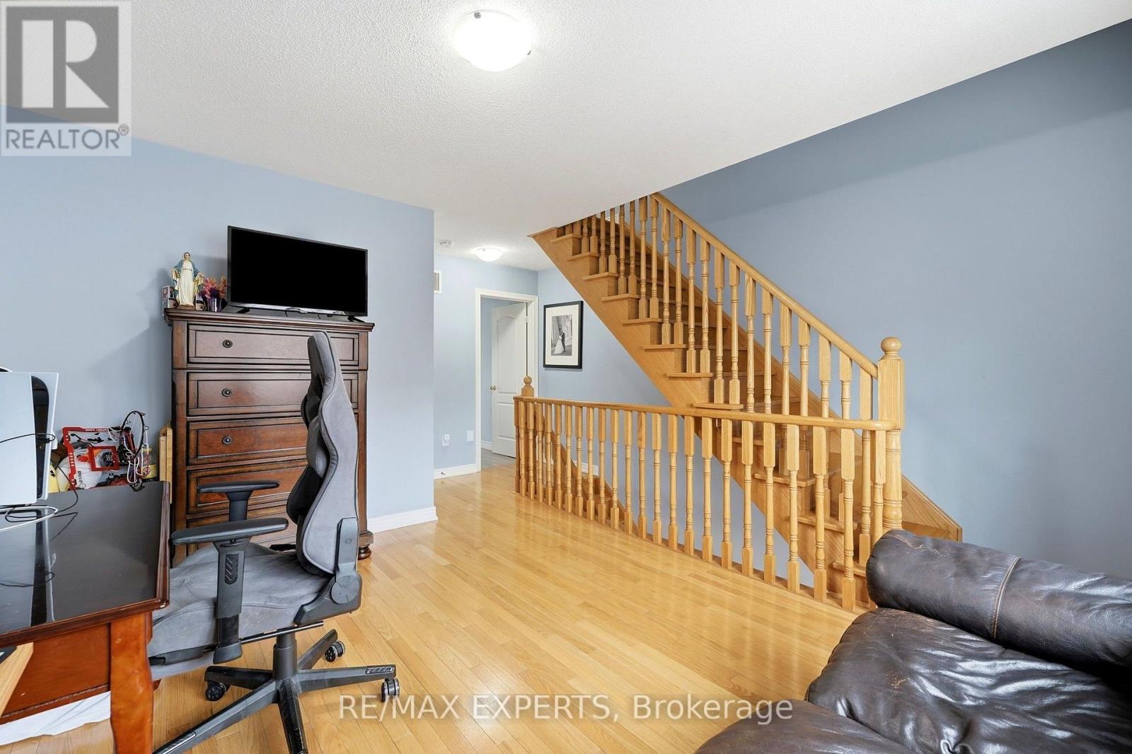 5 Parrotta Drive, Toronto (Humberlea-Pelmo Park), Ontario  M9M 0B4 - Photo 19 - W13842714