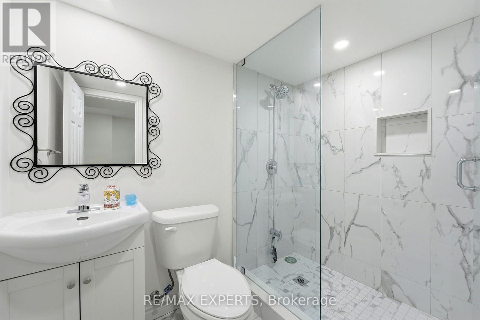 5 Parrotta Drive, Toronto (Humberlea-Pelmo Park), Ontario  M9M 0B4 - Photo 23 - W13842714