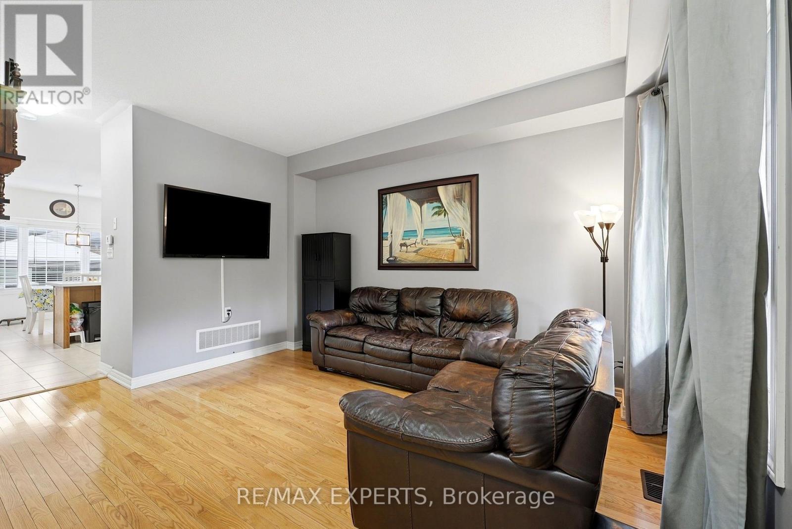 5 Parrotta Drive, Toronto (Humberlea-Pelmo Park), Ontario  M9M 0B4 - Photo 5 - W13842714