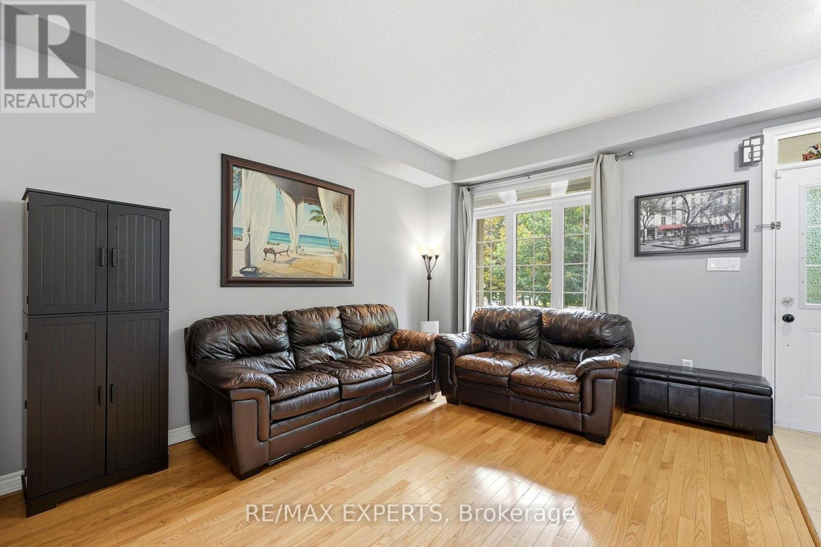 5 Parrotta Drive, Toronto (Humberlea-Pelmo Park), Ontario  M9M 0B4 - Photo 6 - W13842714