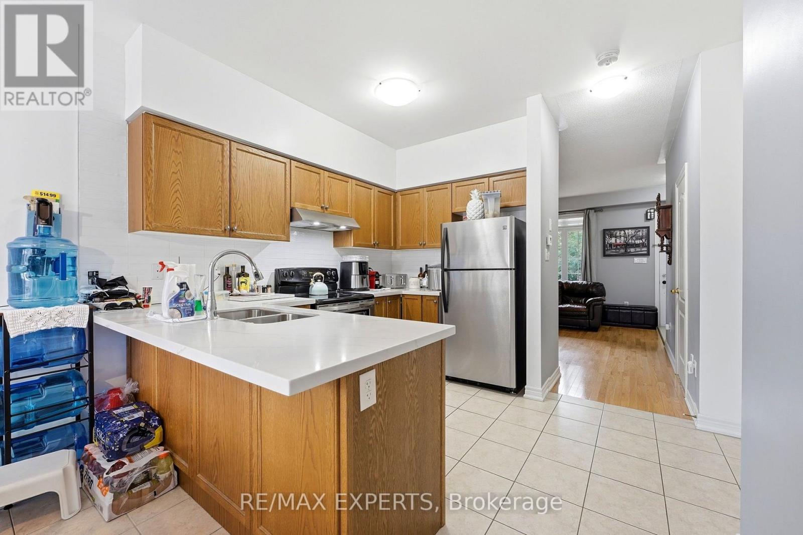 5 Parrotta Drive, Toronto (Humberlea-Pelmo Park), Ontario  M9M 0B4 - Photo 9 - W13842714