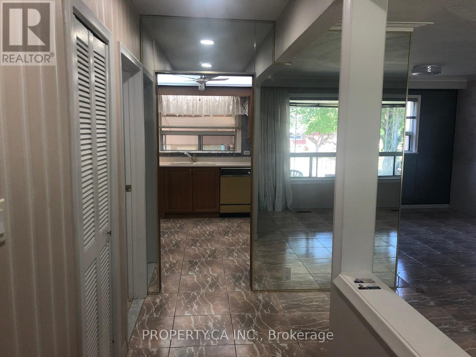 Upper - 113 Westhumber Boulevard, Toronto, Ontario  M9W 3M9 - Photo 2 - W13842720
