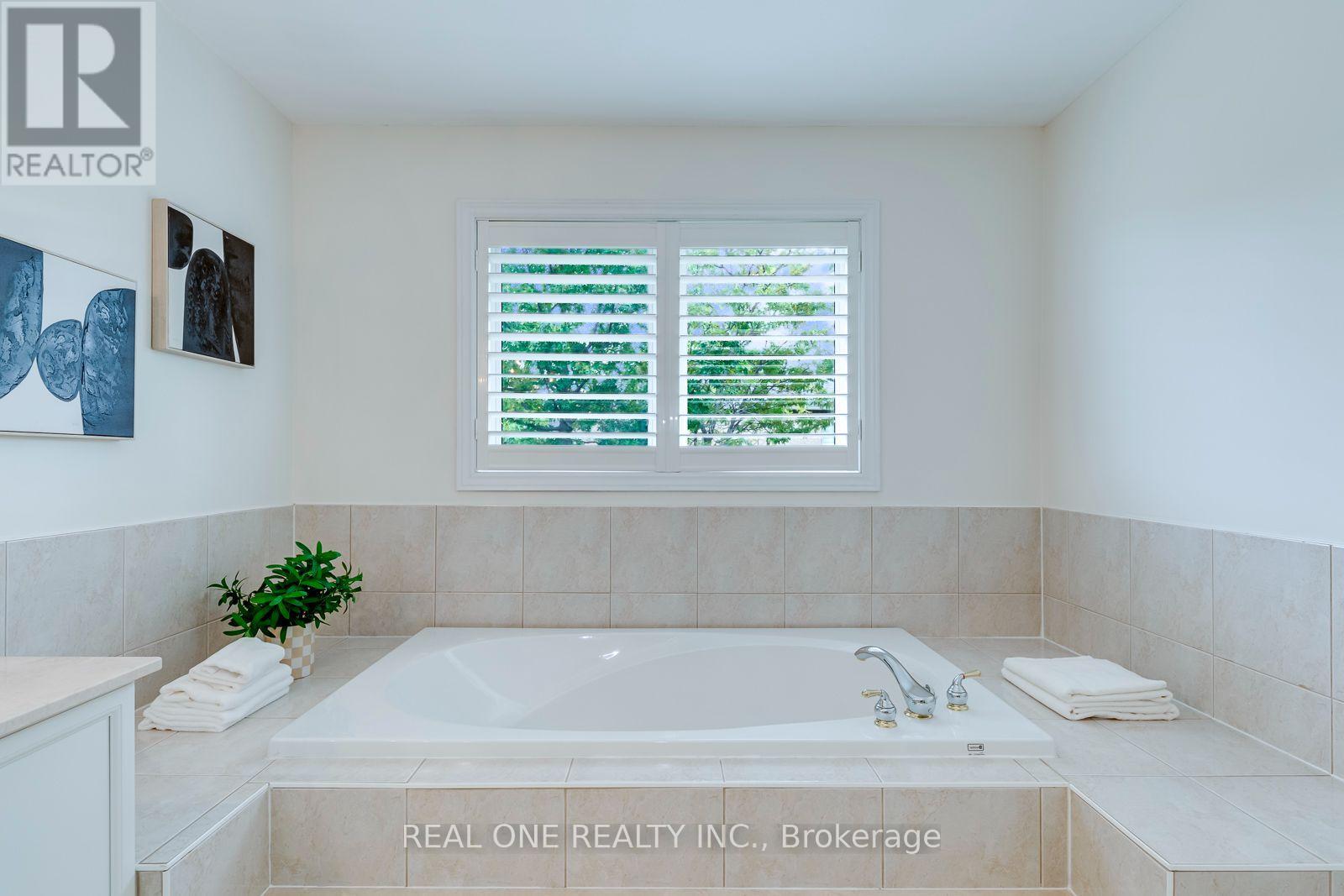 2456 Bon Echo Drive, Oakville (Jc Joshua Creek), Ontario  L6H 7P9 - Photo 31 - W13842732