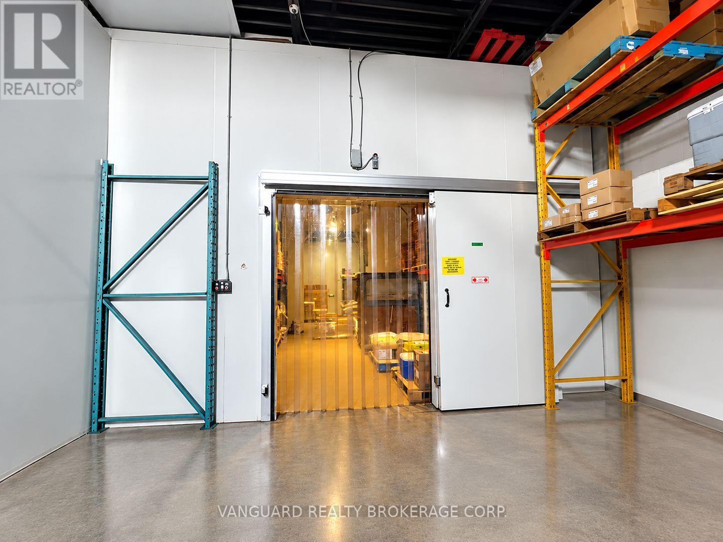 145 Dolomite Drive, Toronto (York University Heights), Ontario  M3J 2N1 - Photo 4 - W13842744