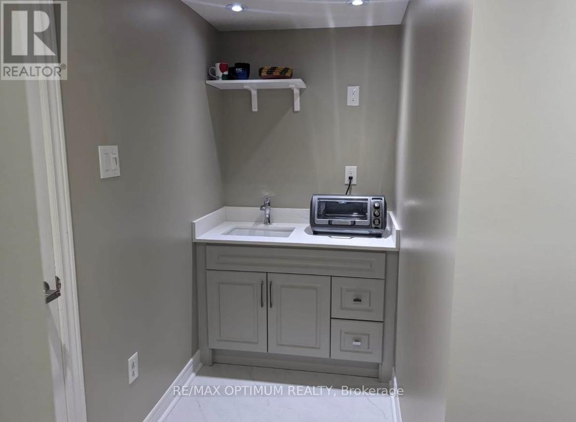 30 Arizona Drive, Brampton, Ontario  L6Y 0R6 - Photo 4 - W13842752