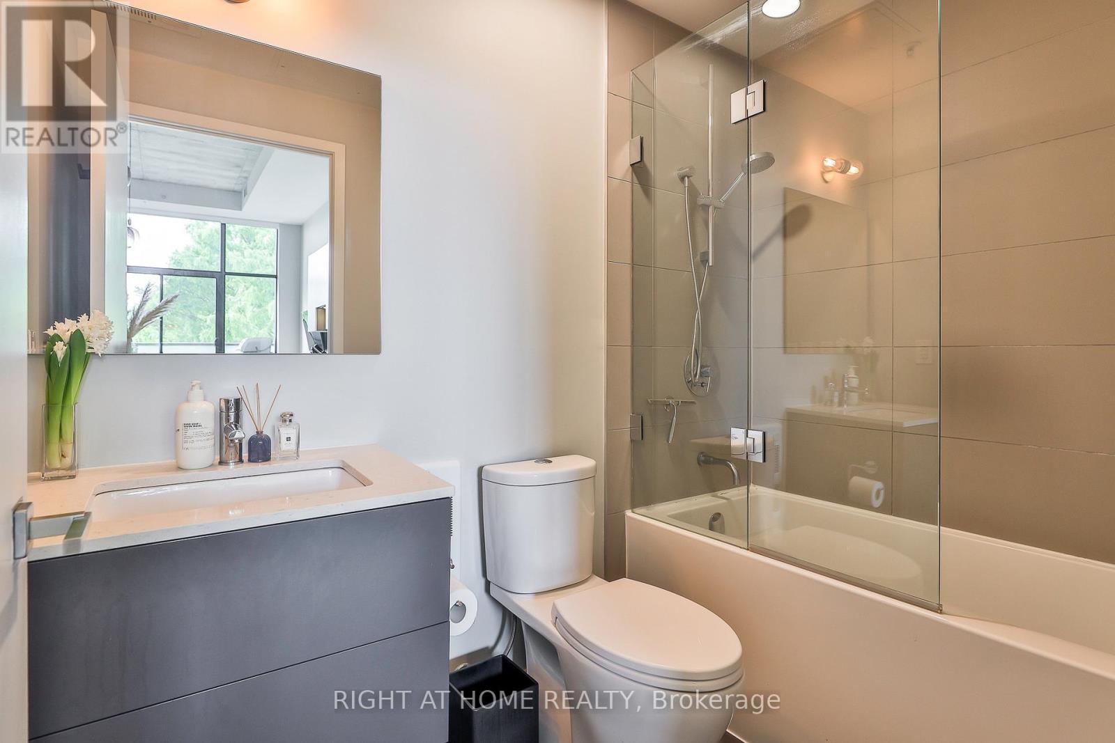 303 - 530 Indian Grove, Toronto, Ontario  M6P 0B3 - Photo 13 - W13842812