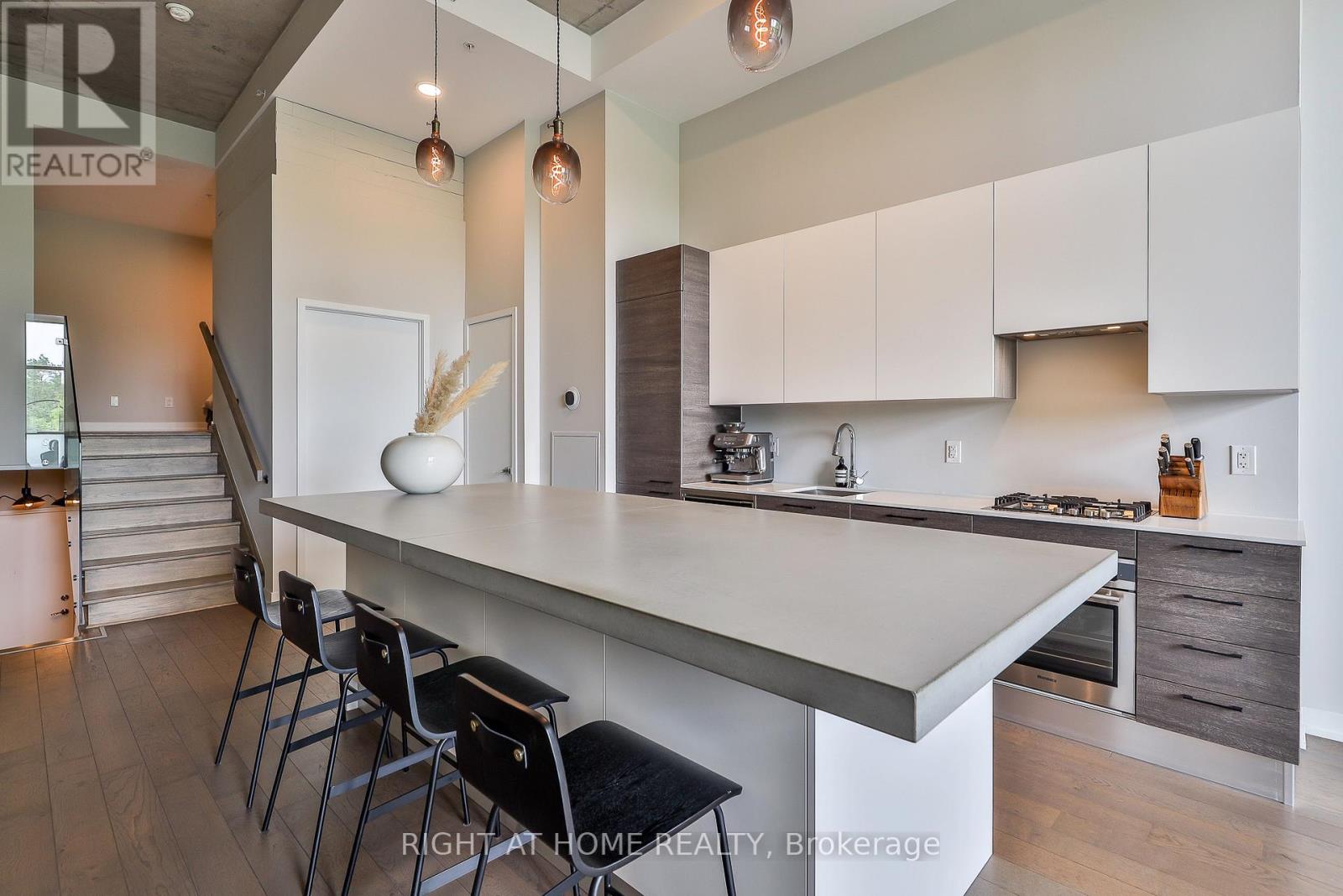 303 - 530 Indian Grove, Toronto, Ontario  M6P 0B3 - Photo 8 - W13842812