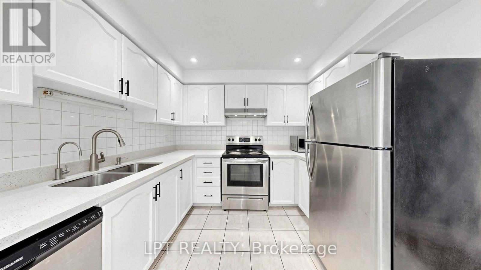 81 Shady Pine Circle, Brampton (Sandringham-Wellington), Ontario  L6R 1K3 - Photo 11 - W13842820