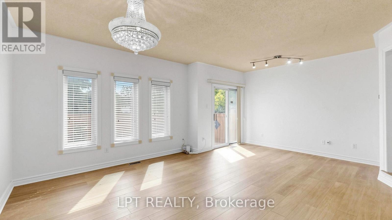 81 Shady Pine Circle, Brampton (Sandringham-Wellington), Ontario  L6R 1K3 - Photo 6 - W13842820