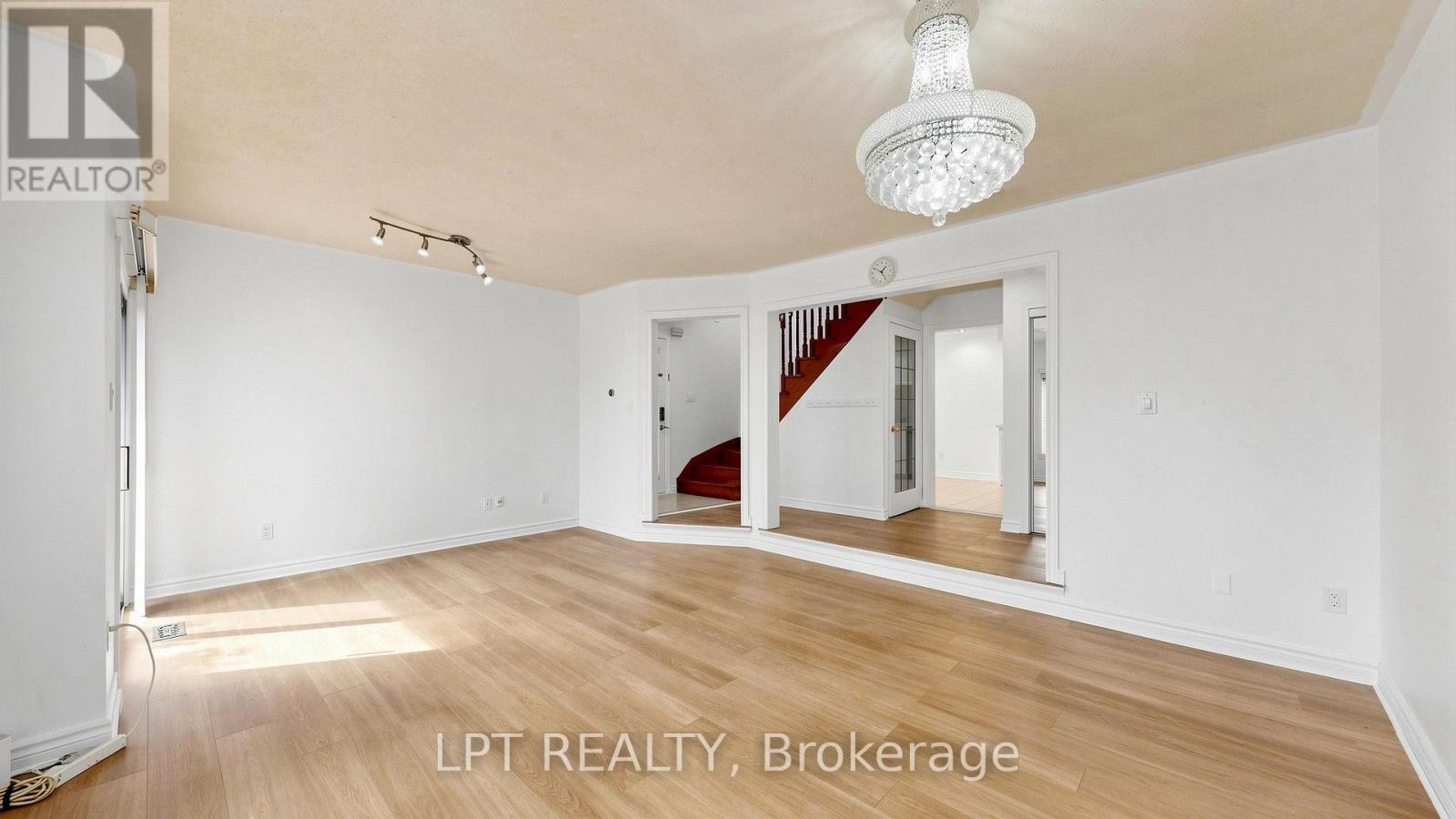 81 Shady Pine Circle, Brampton (Sandringham-Wellington), Ontario  L6R 1K3 - Photo 7 - W13842820