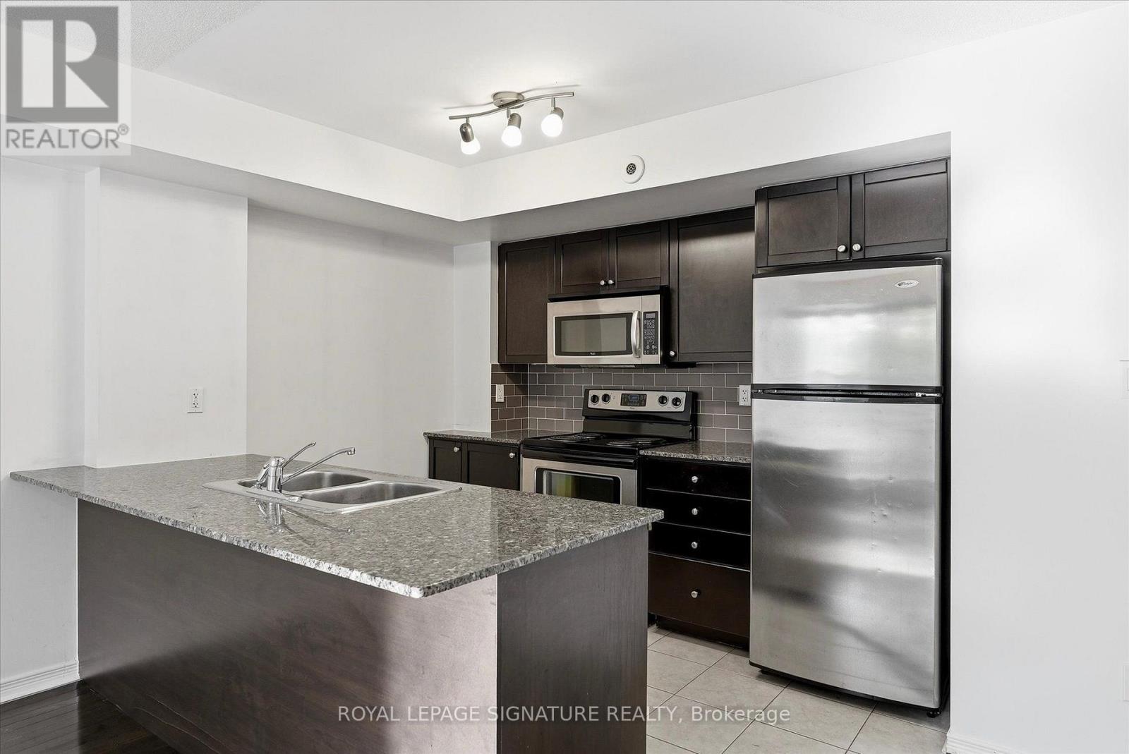 Th135 - 5 Elsie Lane, Toronto (Dovercourt-Wallace Emerson-Junction), Ontario  M6P 3N3 - Photo 10 - W13842866