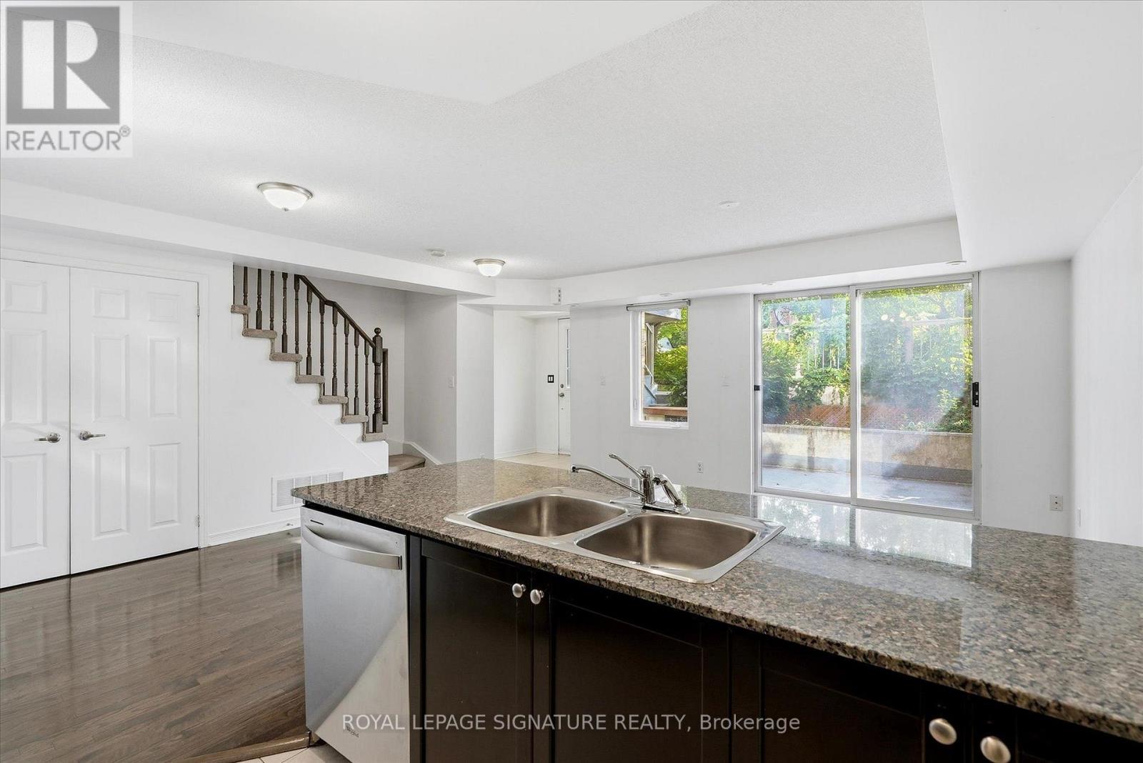 Th135 - 5 Elsie Lane, Toronto (Dovercourt-Wallace Emerson-Junction), Ontario  M6P 3N3 - Photo 11 - W13842866