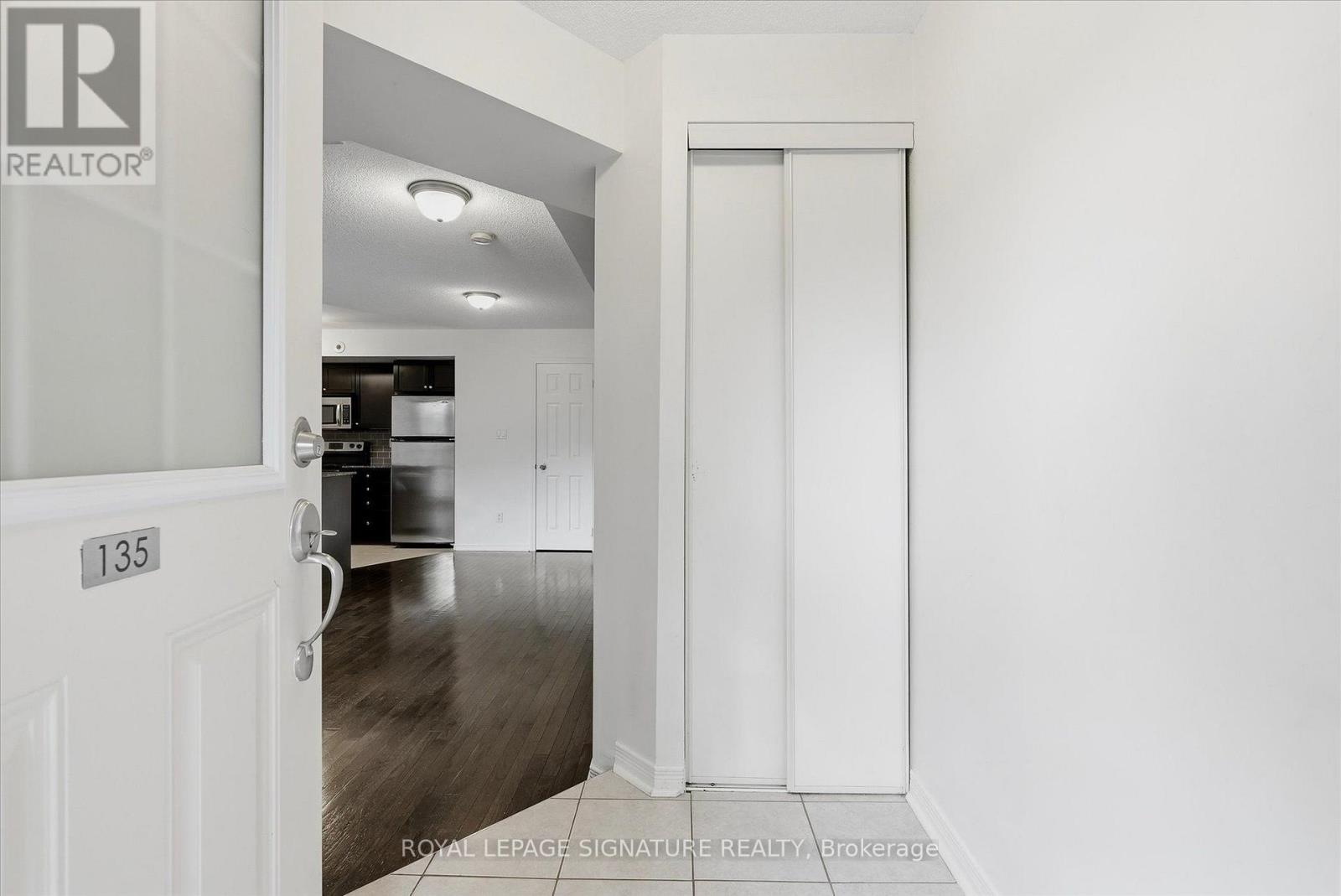 Th135 - 5 Elsie Lane, Toronto (Dovercourt-Wallace Emerson-Junction), Ontario  M6P 3N3 - Photo 2 - W13842866
