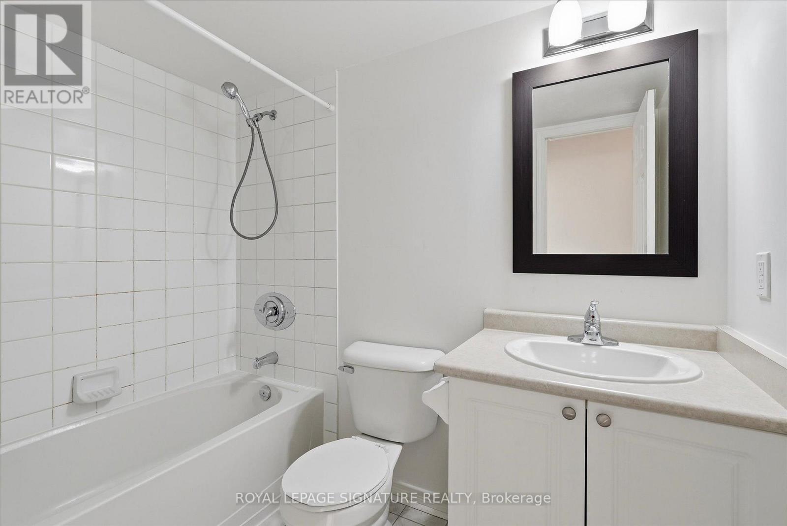 Th135 - 5 Elsie Lane, Toronto (Dovercourt-Wallace Emerson-Junction), Ontario  M6P 3N3 - Photo 24 - W13842866