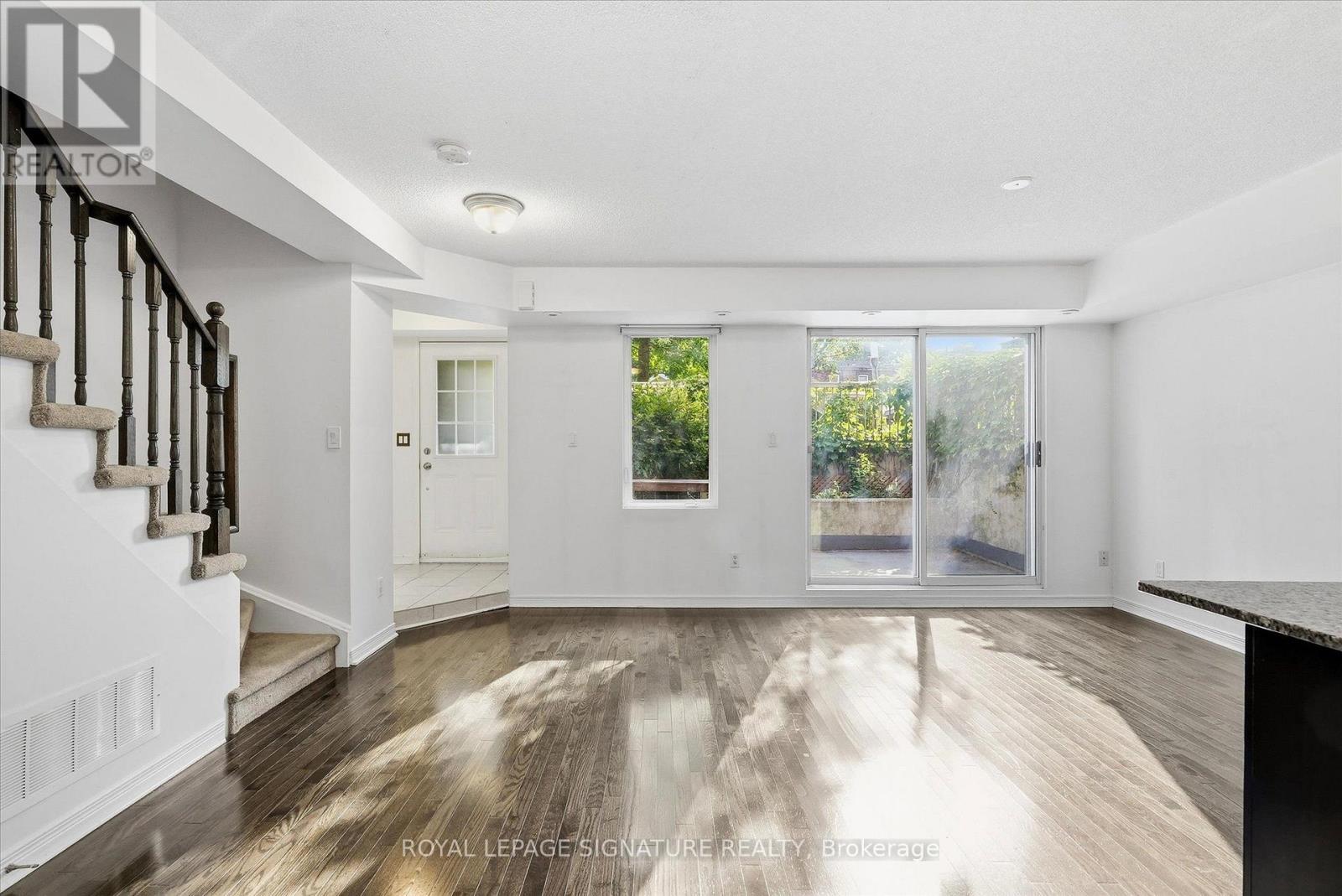 Th135 - 5 Elsie Lane, Toronto (Dovercourt-Wallace Emerson-Junction), Ontario  M6P 3N3 - Photo 6 - W13842866