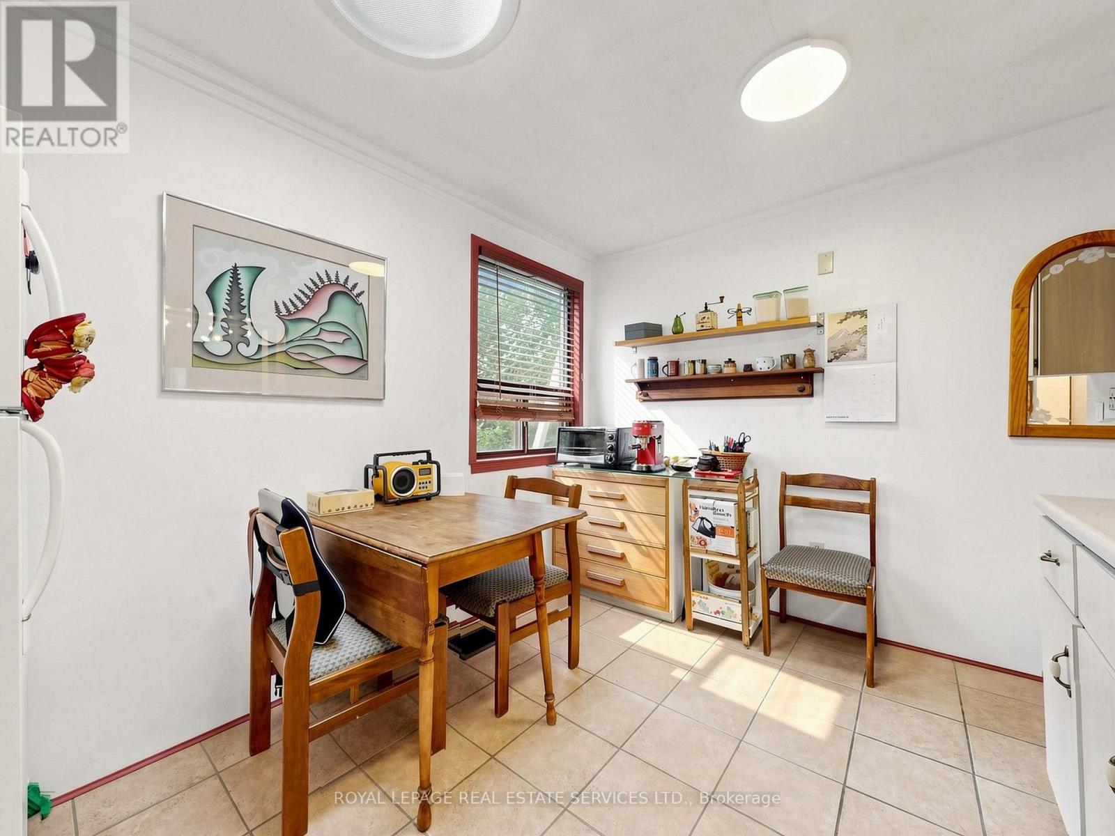 28 Mcintosh Avenue, Toronto (Stonegate-Queensway), Ontario  M8Y 3E2 - Photo 13 - W13842888