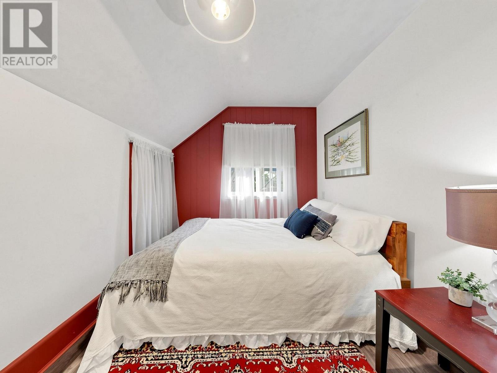 28 Mcintosh Avenue, Toronto (Stonegate-Queensway), Ontario  M8Y 3E2 - Photo 17 - W13842888