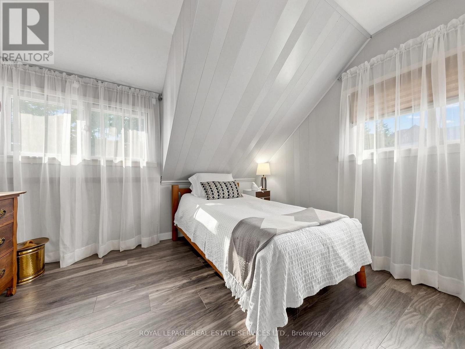 28 Mcintosh Avenue, Toronto (Stonegate-Queensway), Ontario  M8Y 3E2 - Photo 19 - W13842888