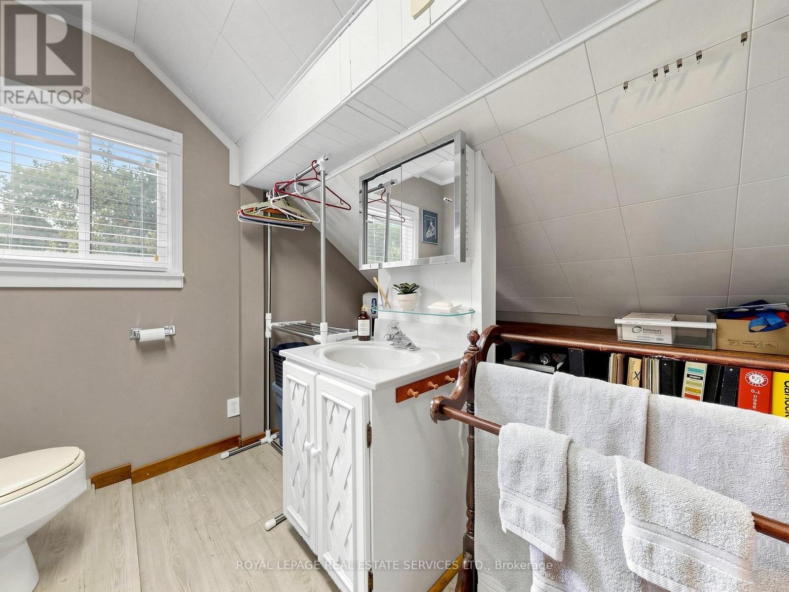 28 Mcintosh Avenue, Toronto (Stonegate-Queensway), Ontario  M8Y 3E2 - Photo 23 - W13842888