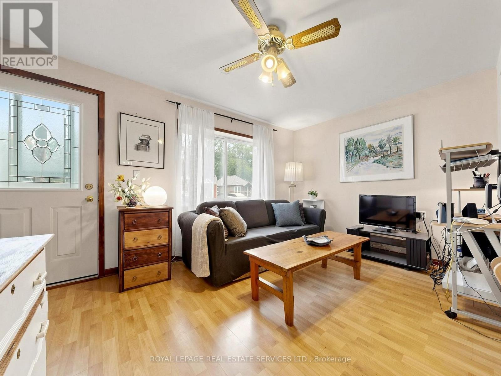 28 Mcintosh Avenue, Toronto (Stonegate-Queensway), Ontario  M8Y 3E2 - Photo 4 - W13842888