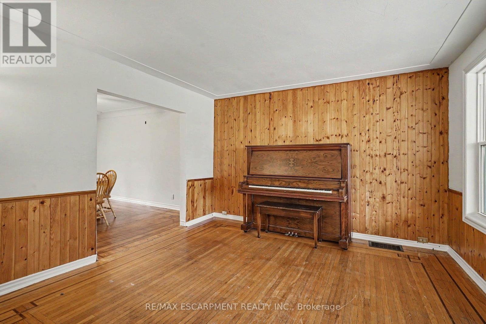 146 Belmont Avenue, Hamilton (Crown Point), Ontario  L8L 7M3 - Photo 3 - X13842844