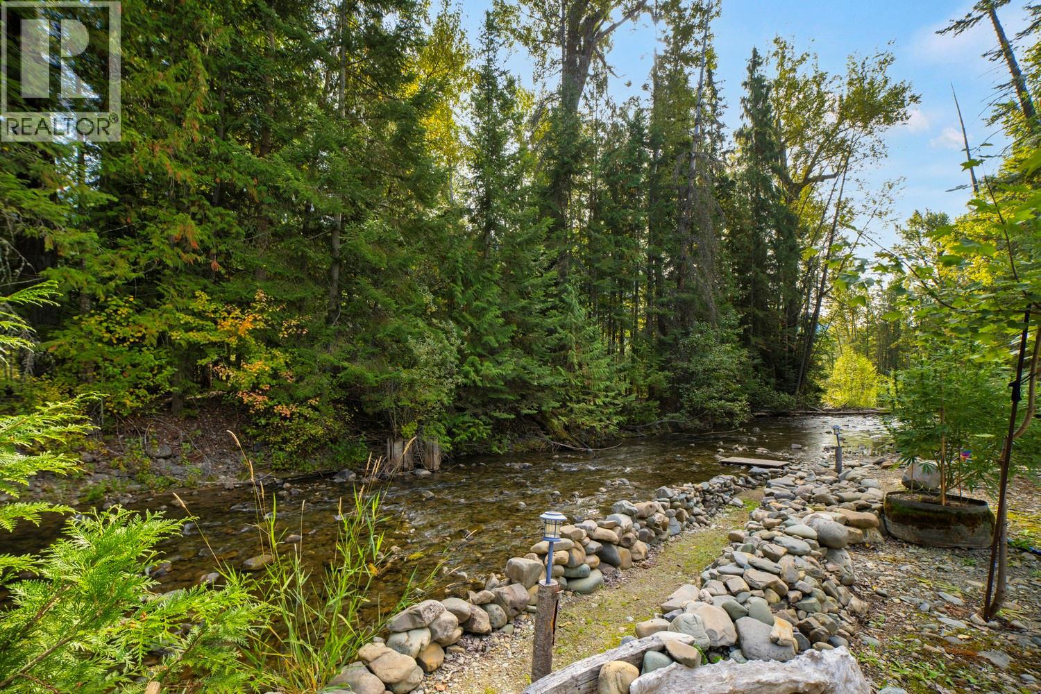 4529 Highway 3, Arrow Creek, British Columbia
