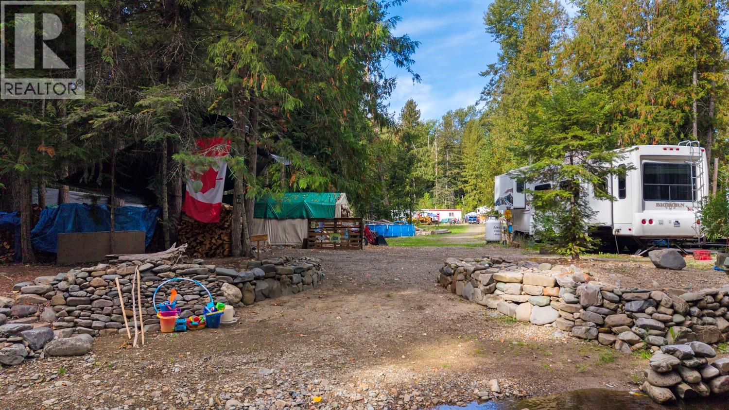 4529 Highway 3, Arrow Creek, British Columbia  V0B 1G9 - Photo 16 - 10402104