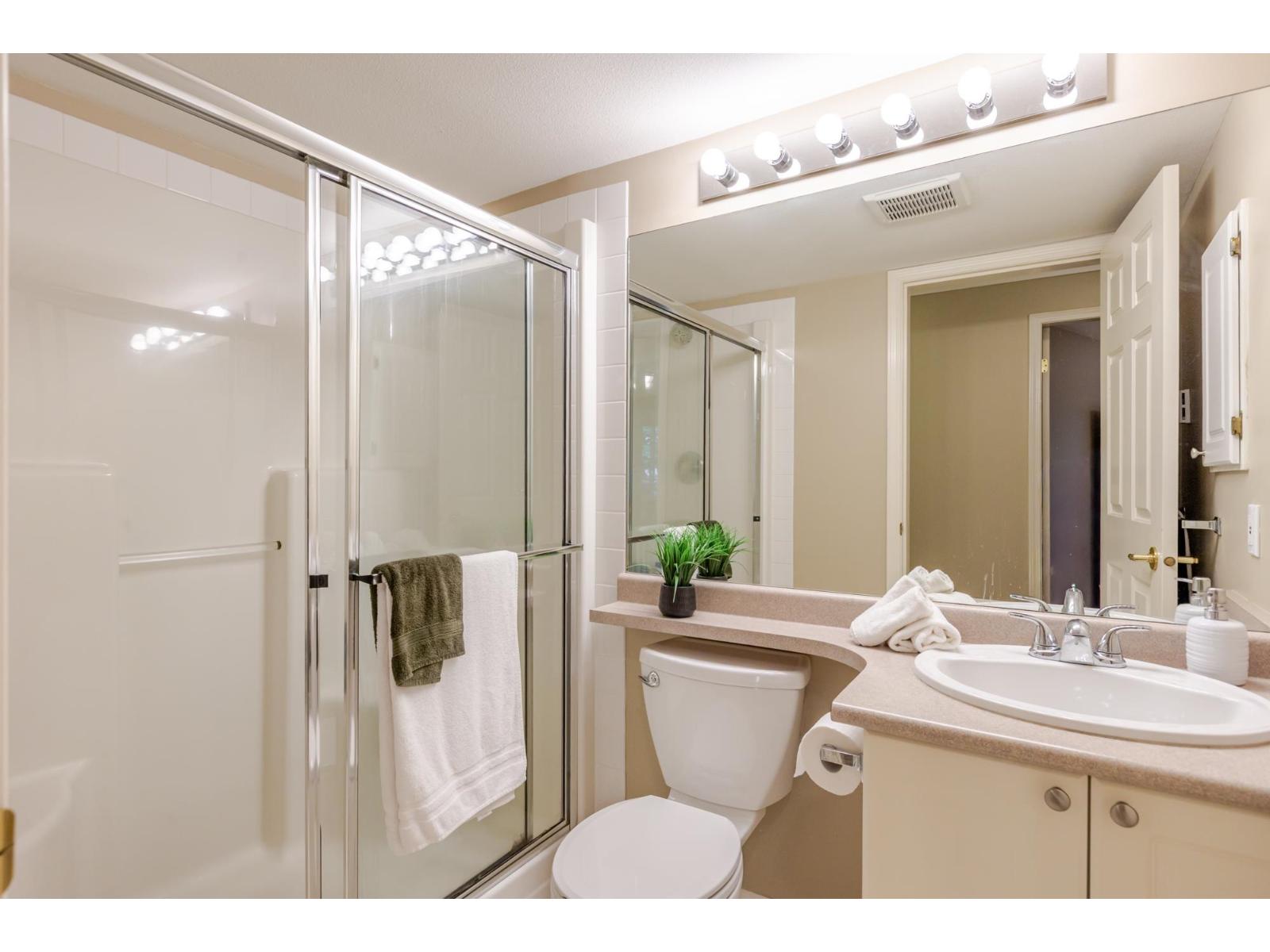 210 15150 29a Avenue, Surrey, British Columbia  V4P 3B1 - Photo 37 - R3152037