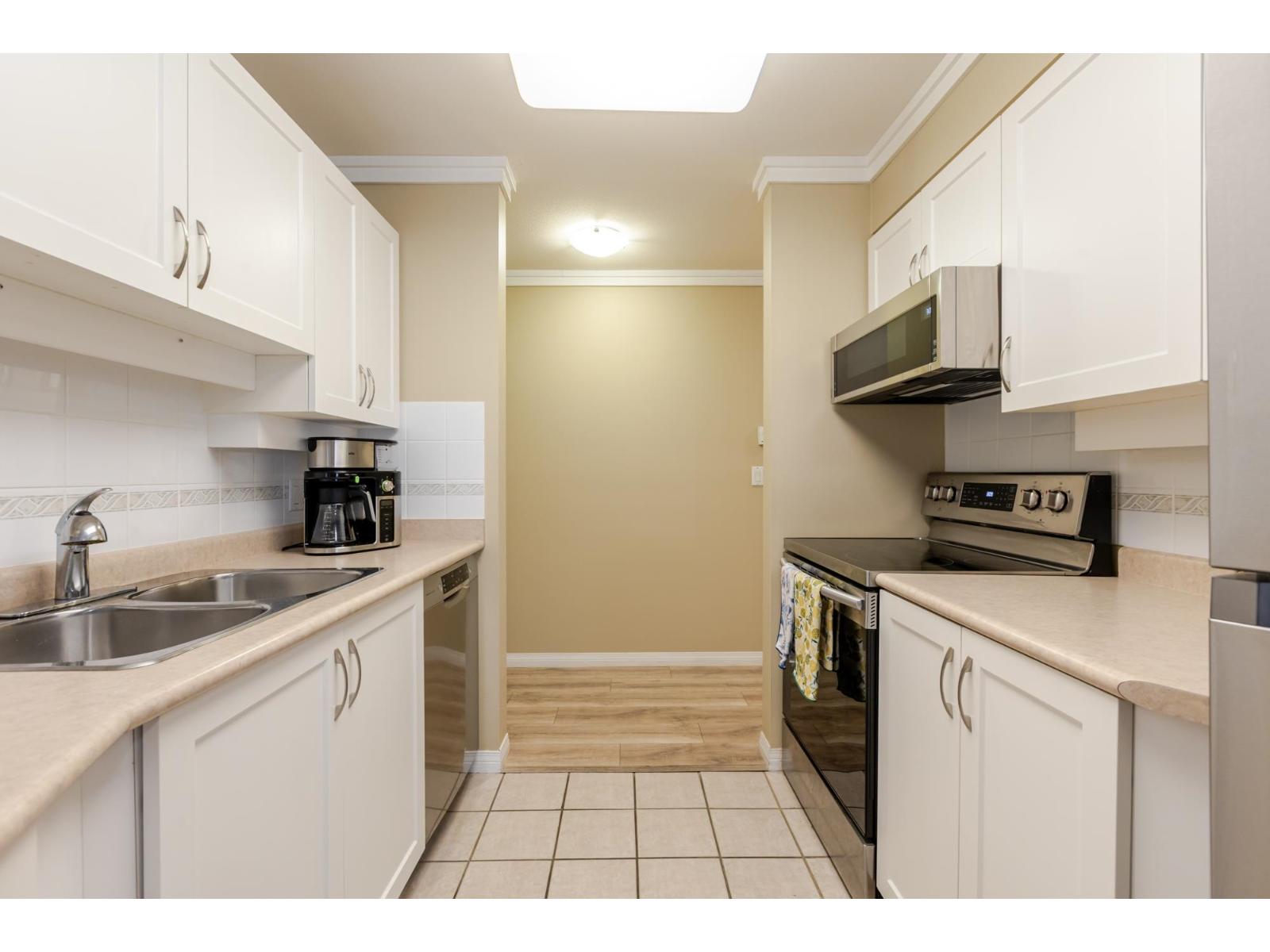 210 15150 29a Avenue, Surrey, British Columbia  V4P 3B1 - Photo 19 - R3152037