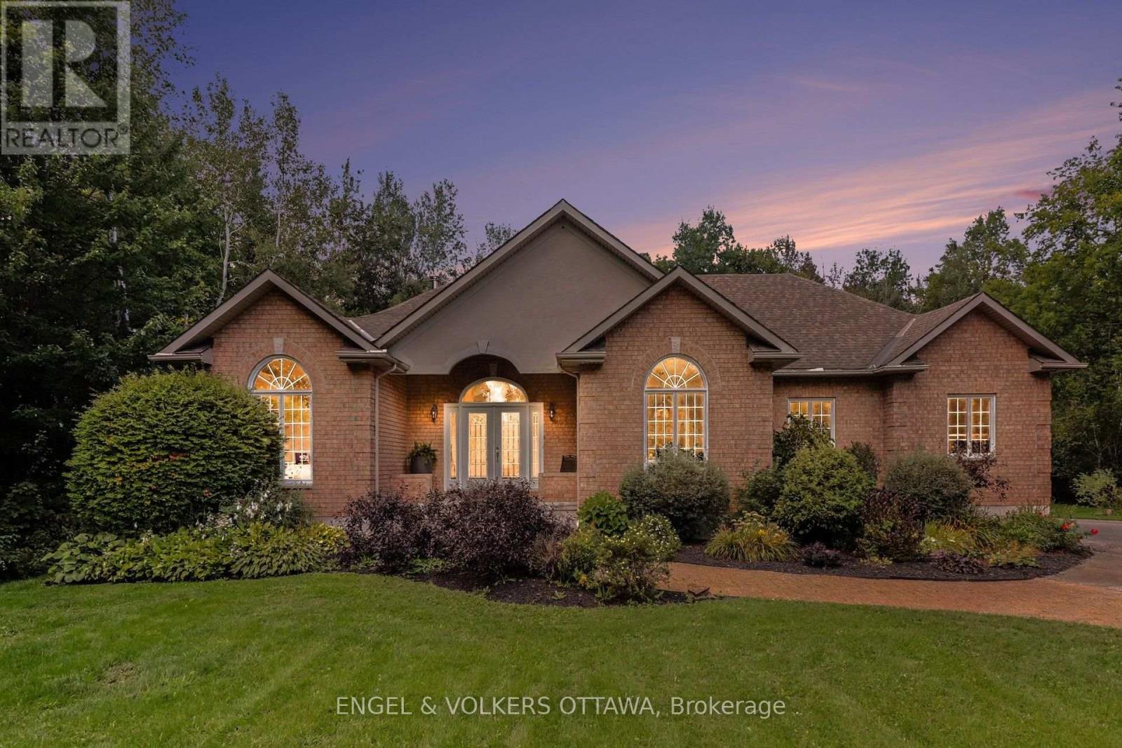 6235 Deermeadow Drive, Ottawa, Ontario  K4P 1M9 - Photo 1 - X13843008