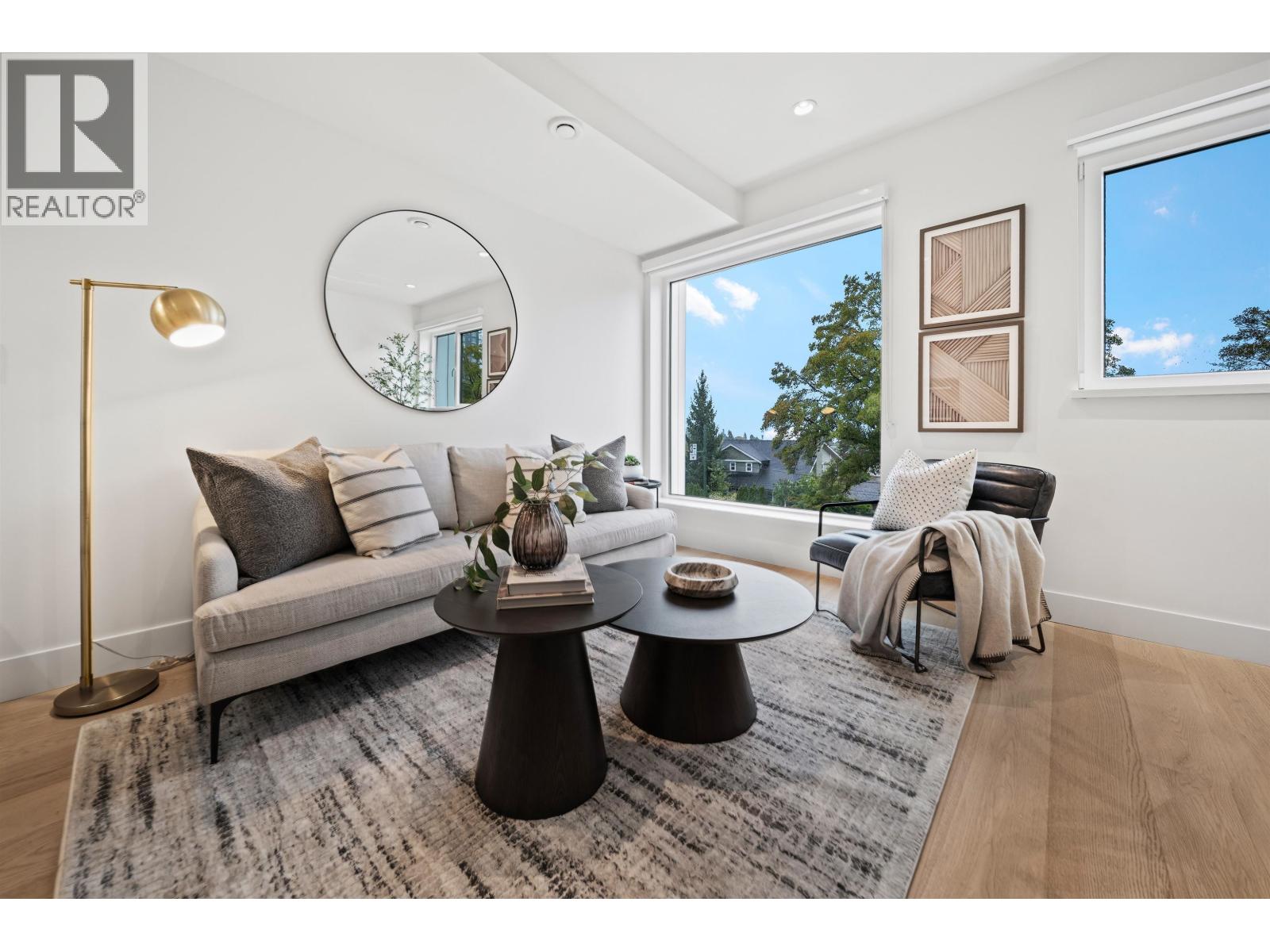 140 W WOODSTOCK AVENUE