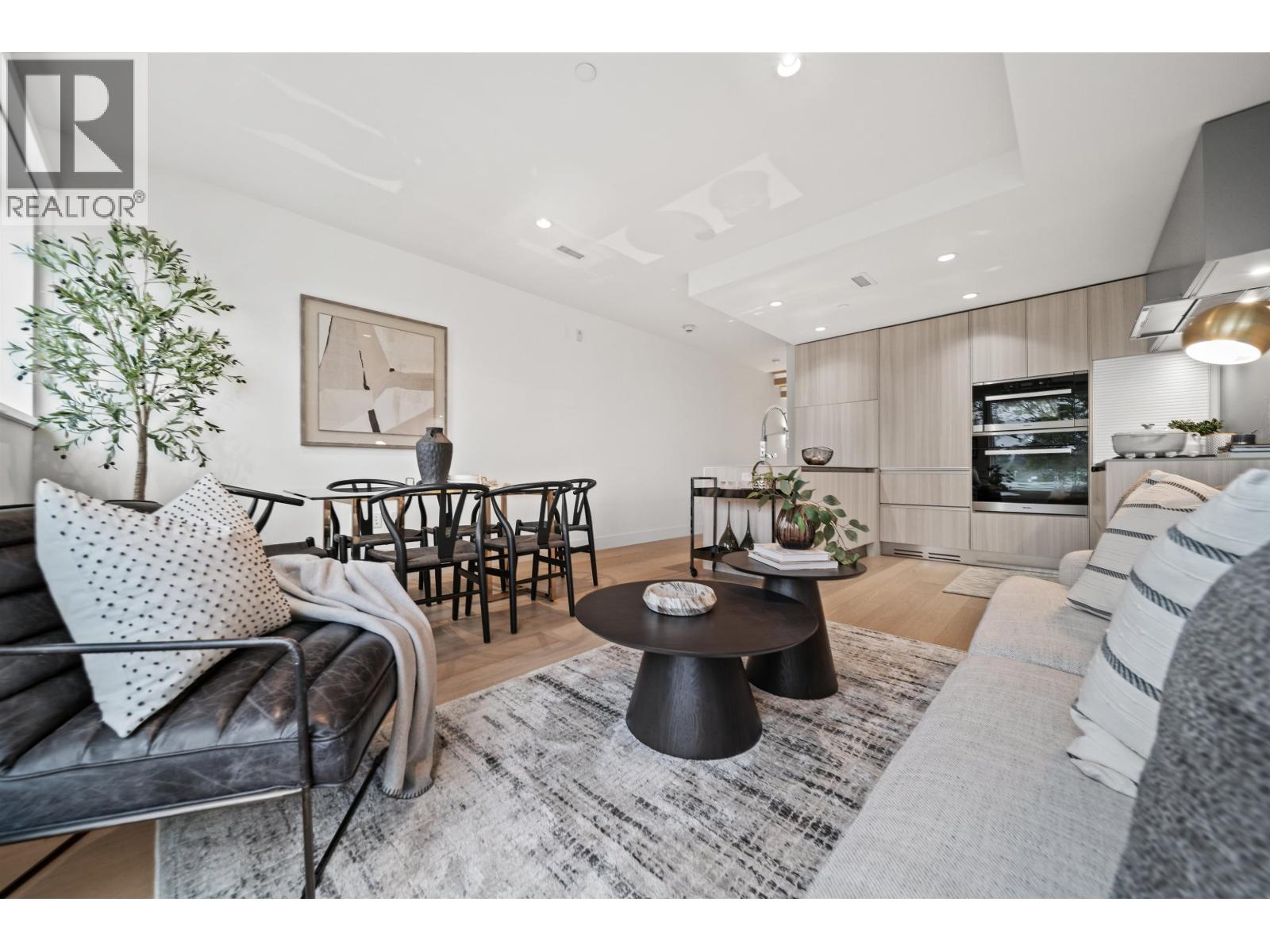140 W WOODSTOCK AVENUE